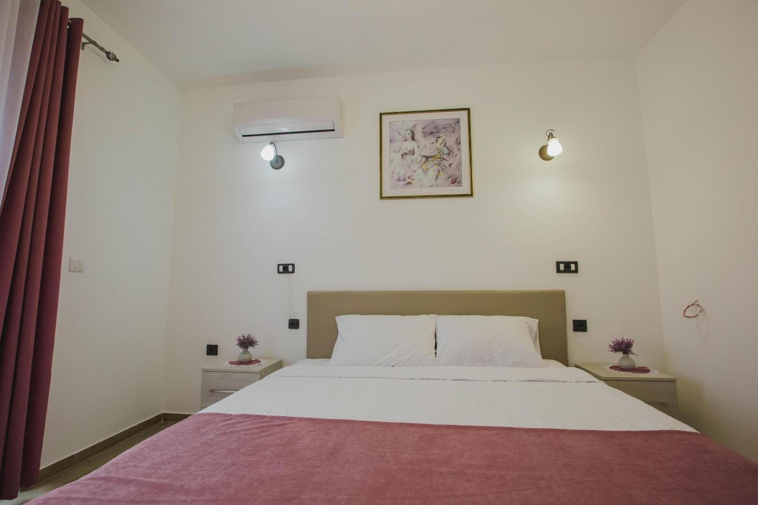 Double or Twin Room with Private Bathroom - Photo 16