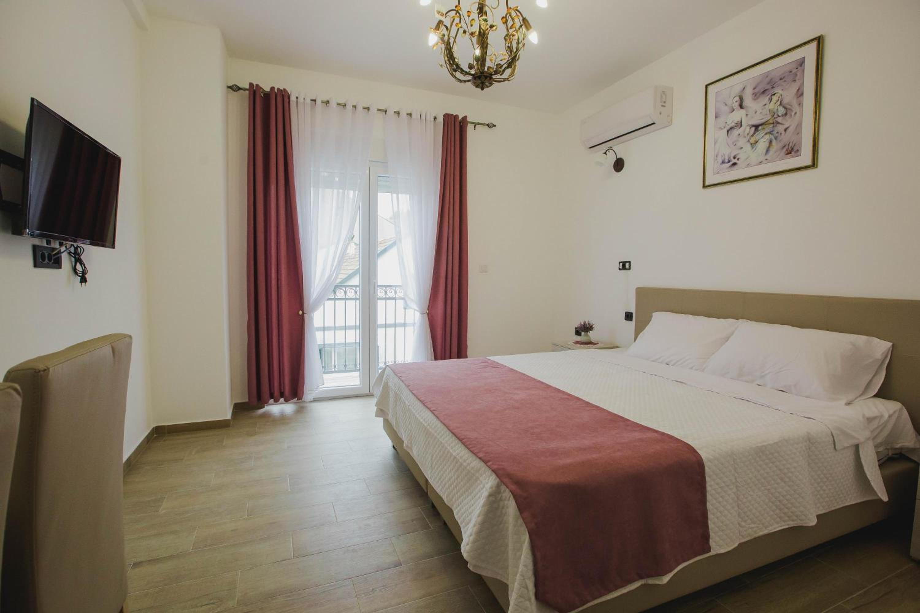 Double or Twin Room with Private Bathroom - Photo 1