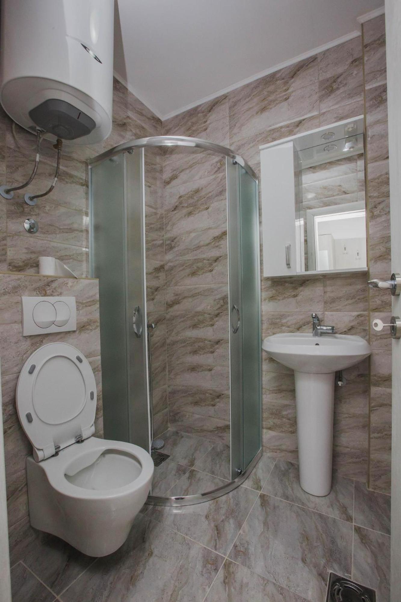 Double or Twin Room with Private Bathroom - Photo 6