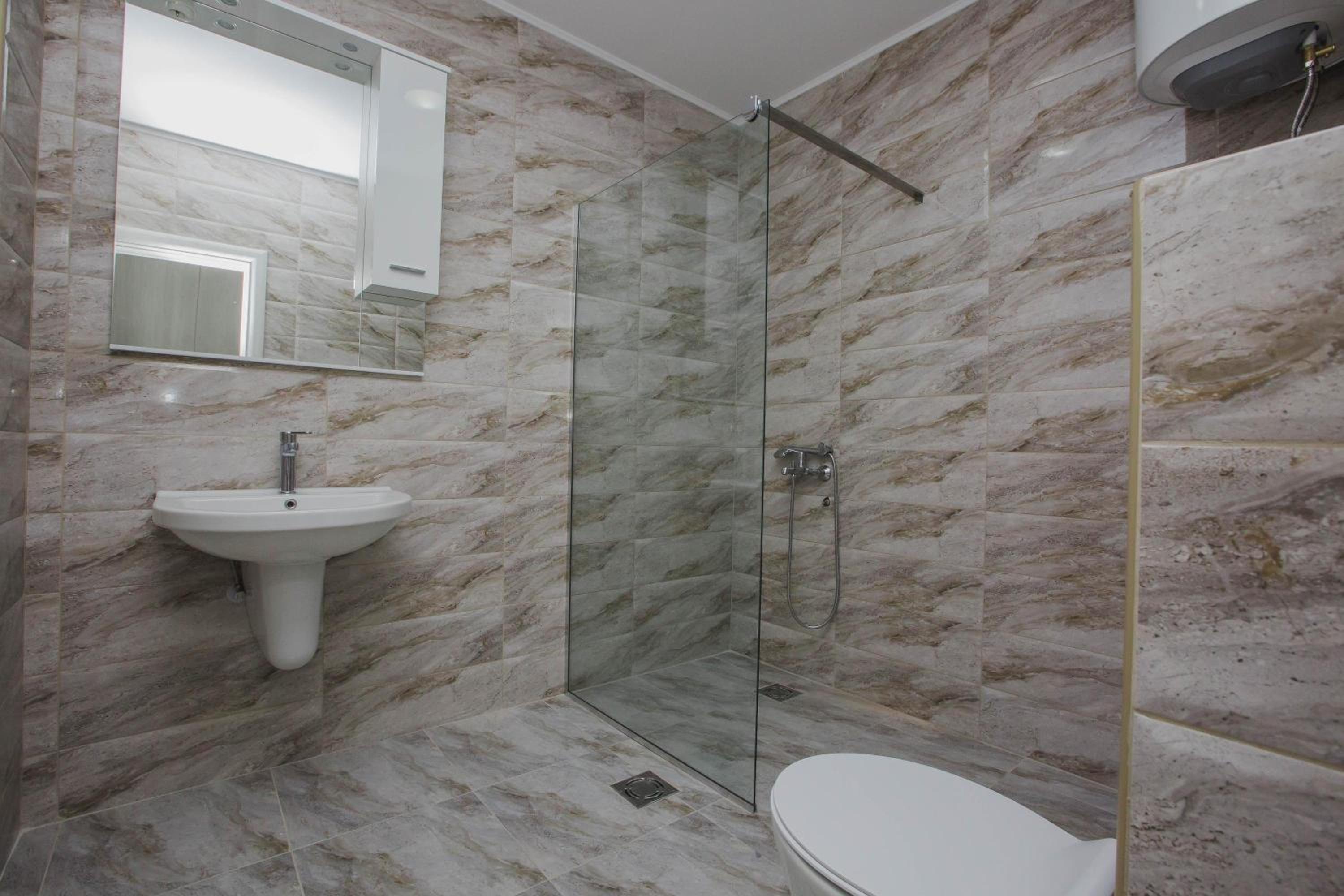 Apartment with Terrace - Photo 16