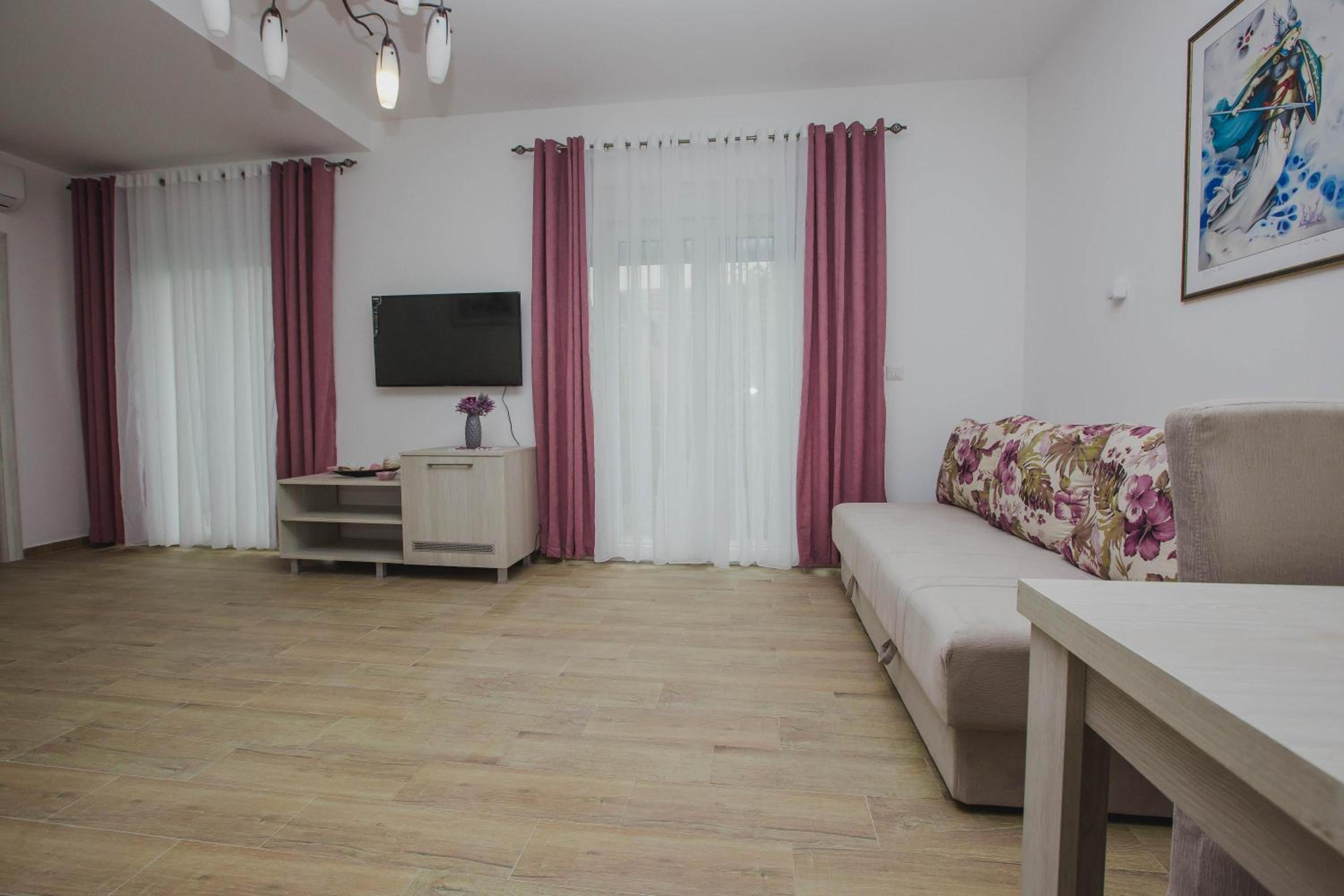Apartment with Terrace - Photo 2