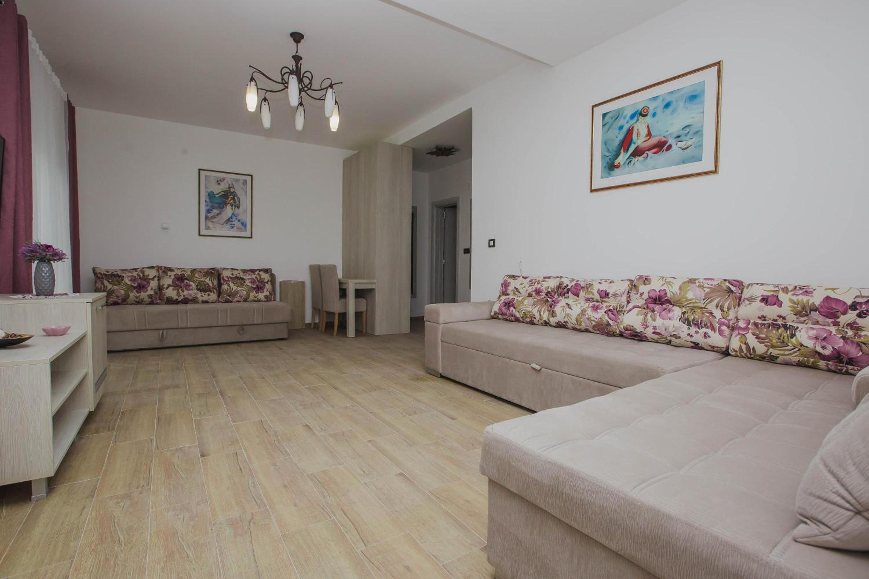 Apartment with Terrace - Photo 13