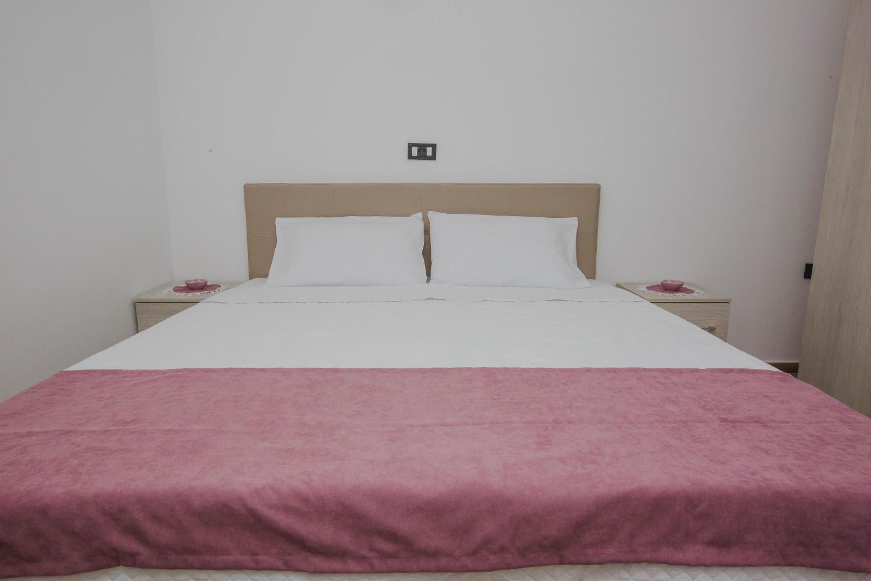 Double or Twin Room with Private Bathroom - Photo 18