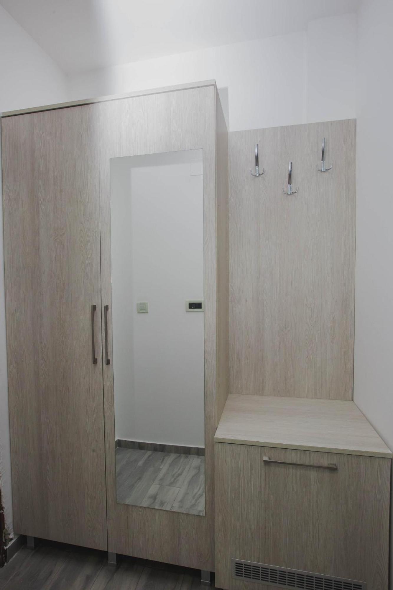 Double or Twin Room with Private Bathroom - Photo 7
