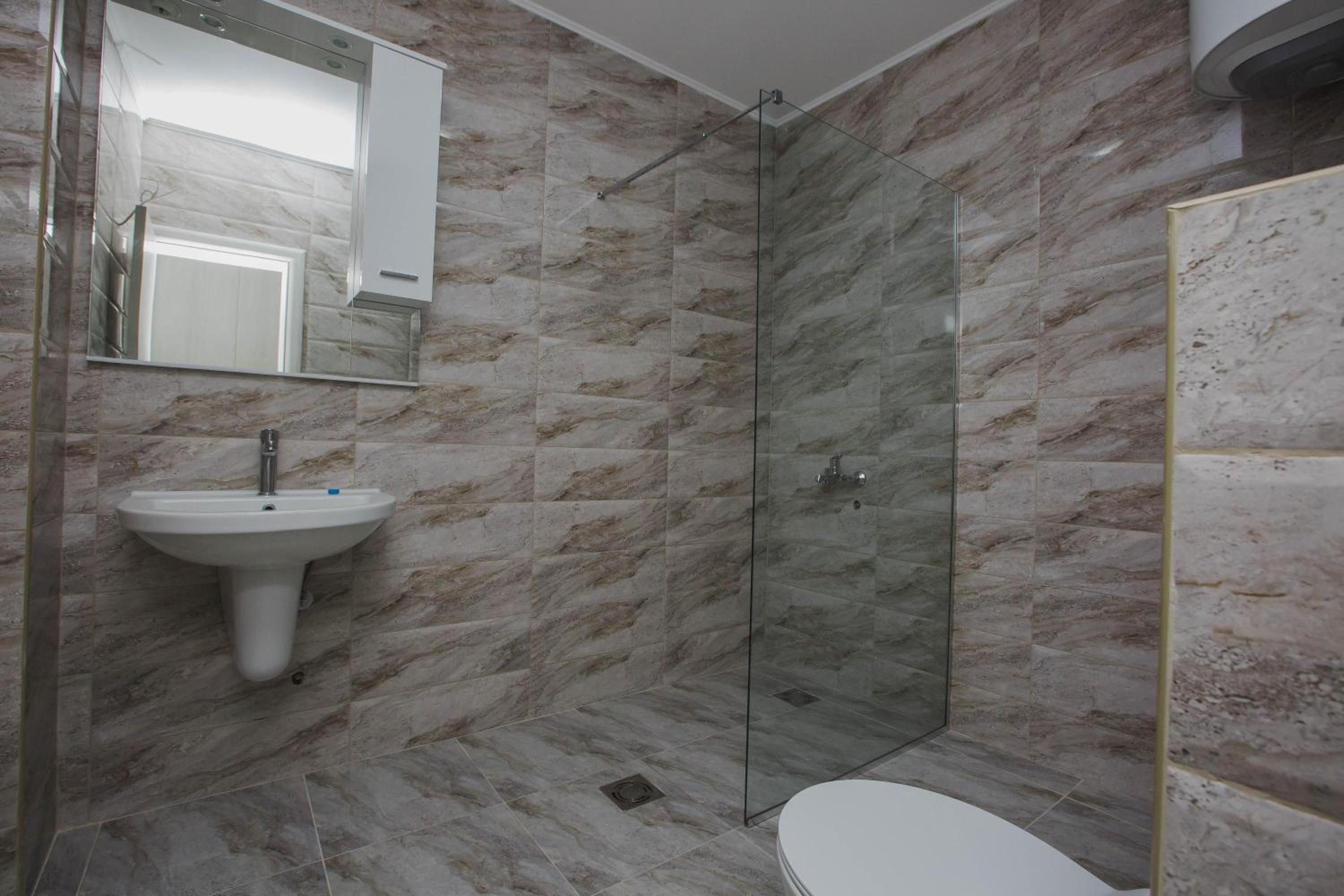 Apartment with Terrace - Photo 14