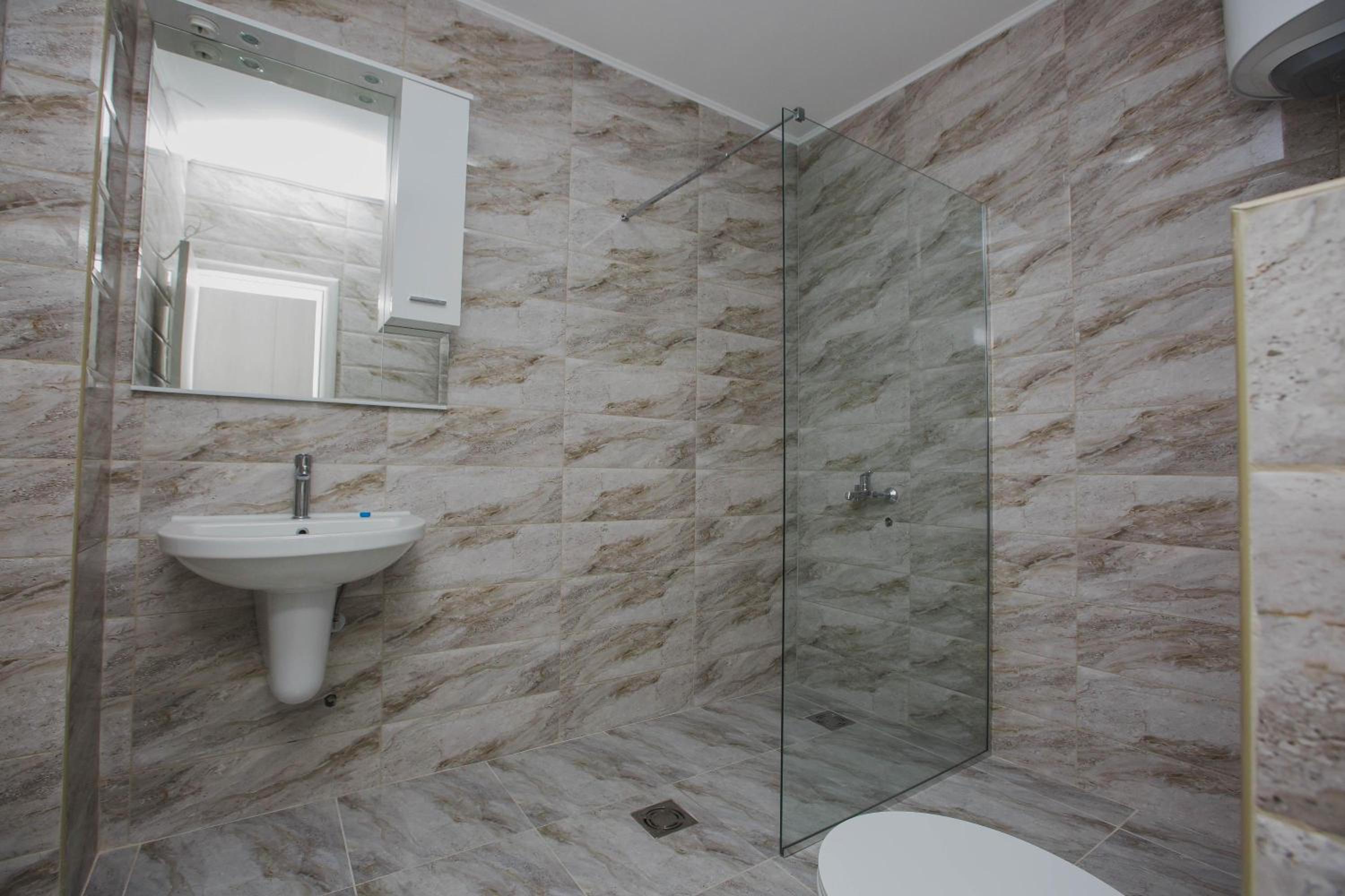 Apartment with Terrace - Photo 15