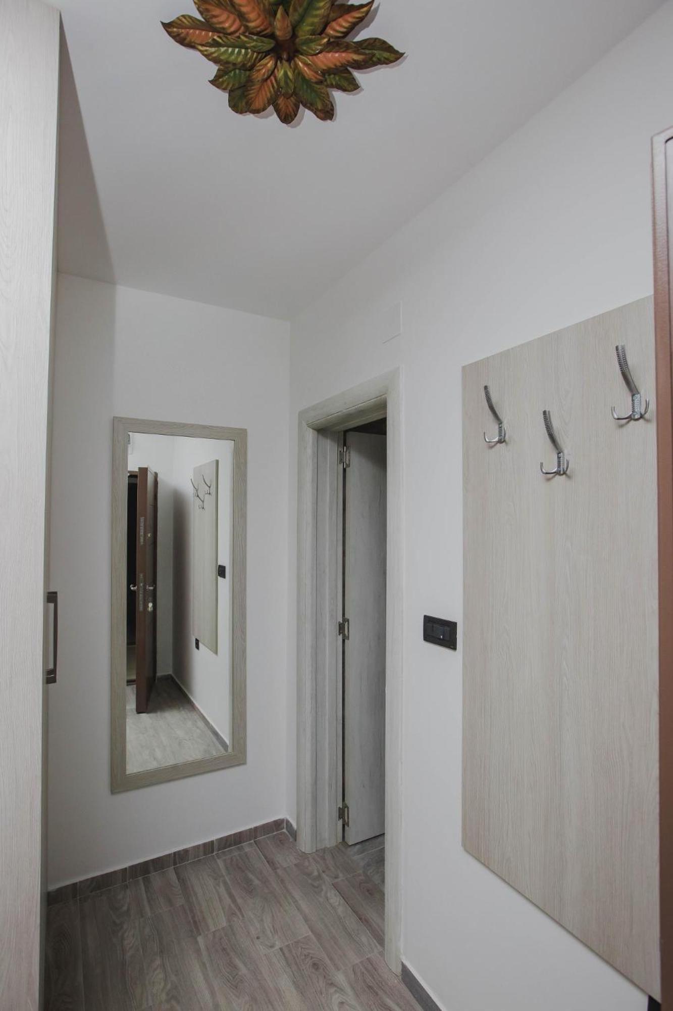 Apartment with Terrace - Photo 8