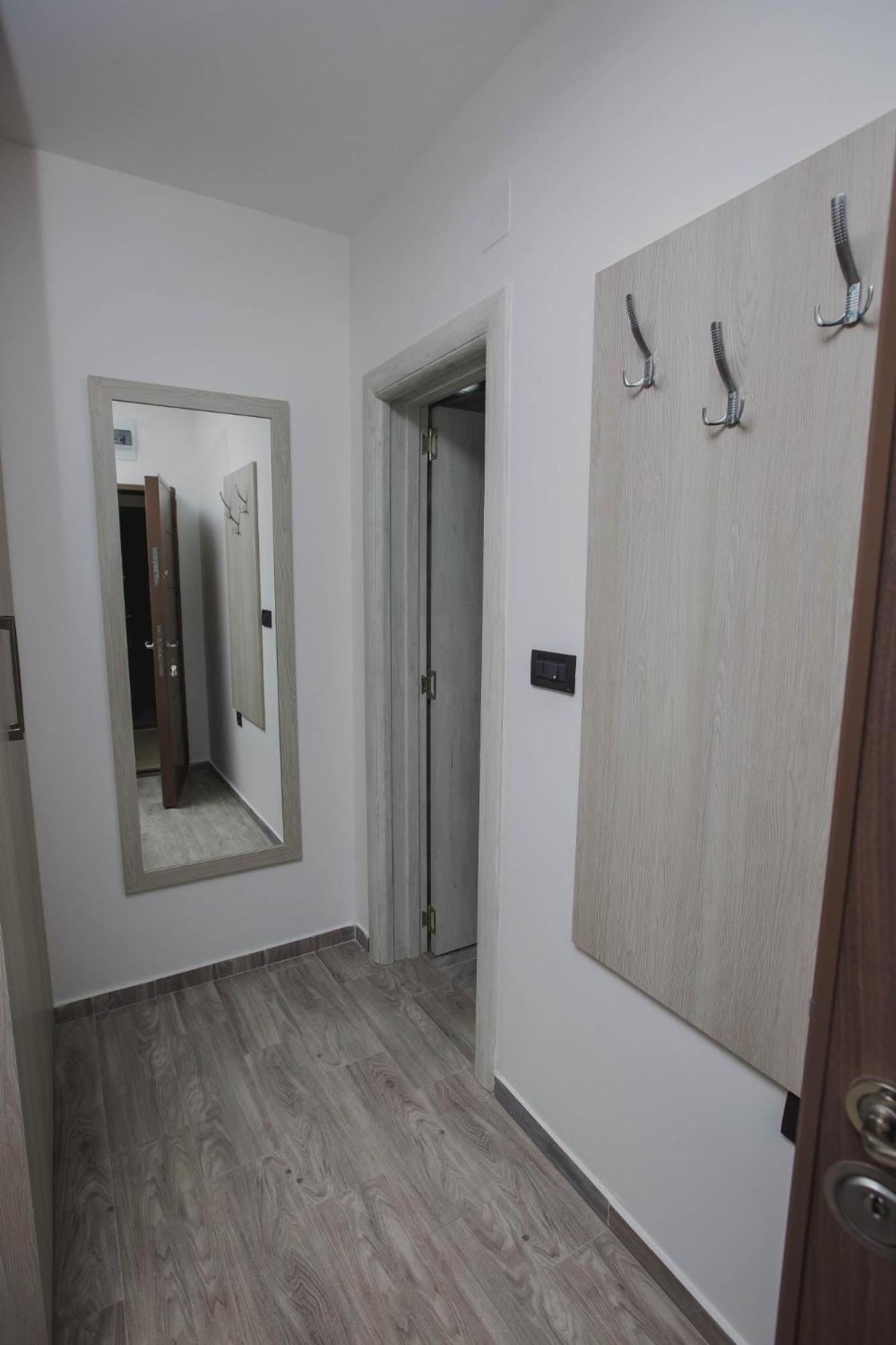 Apartment with Terrace - Photo 7