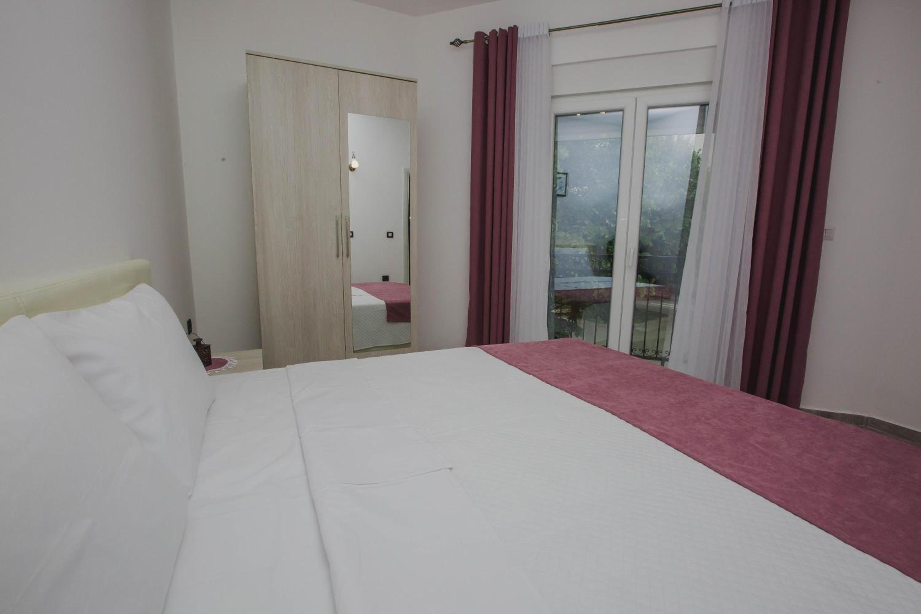 Apartment with Terrace - Photo 12