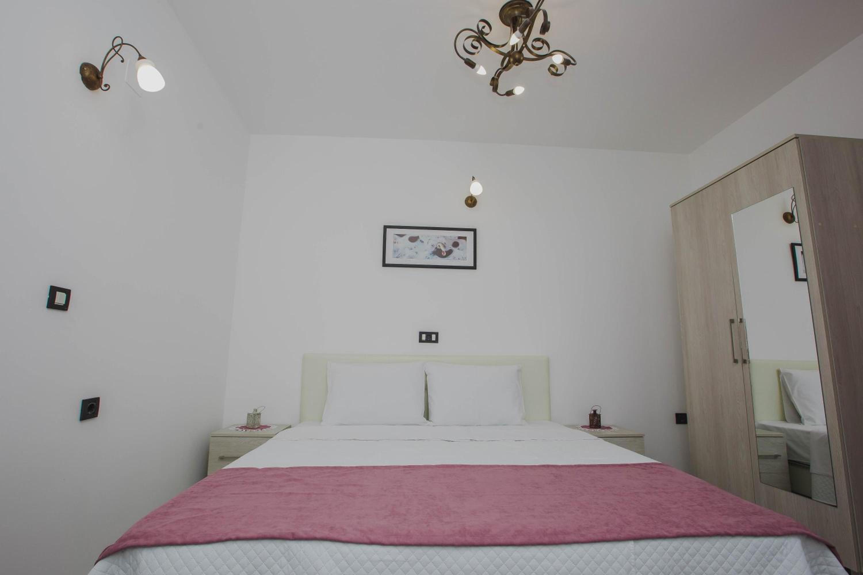 Apartment with Terrace - Photo 11