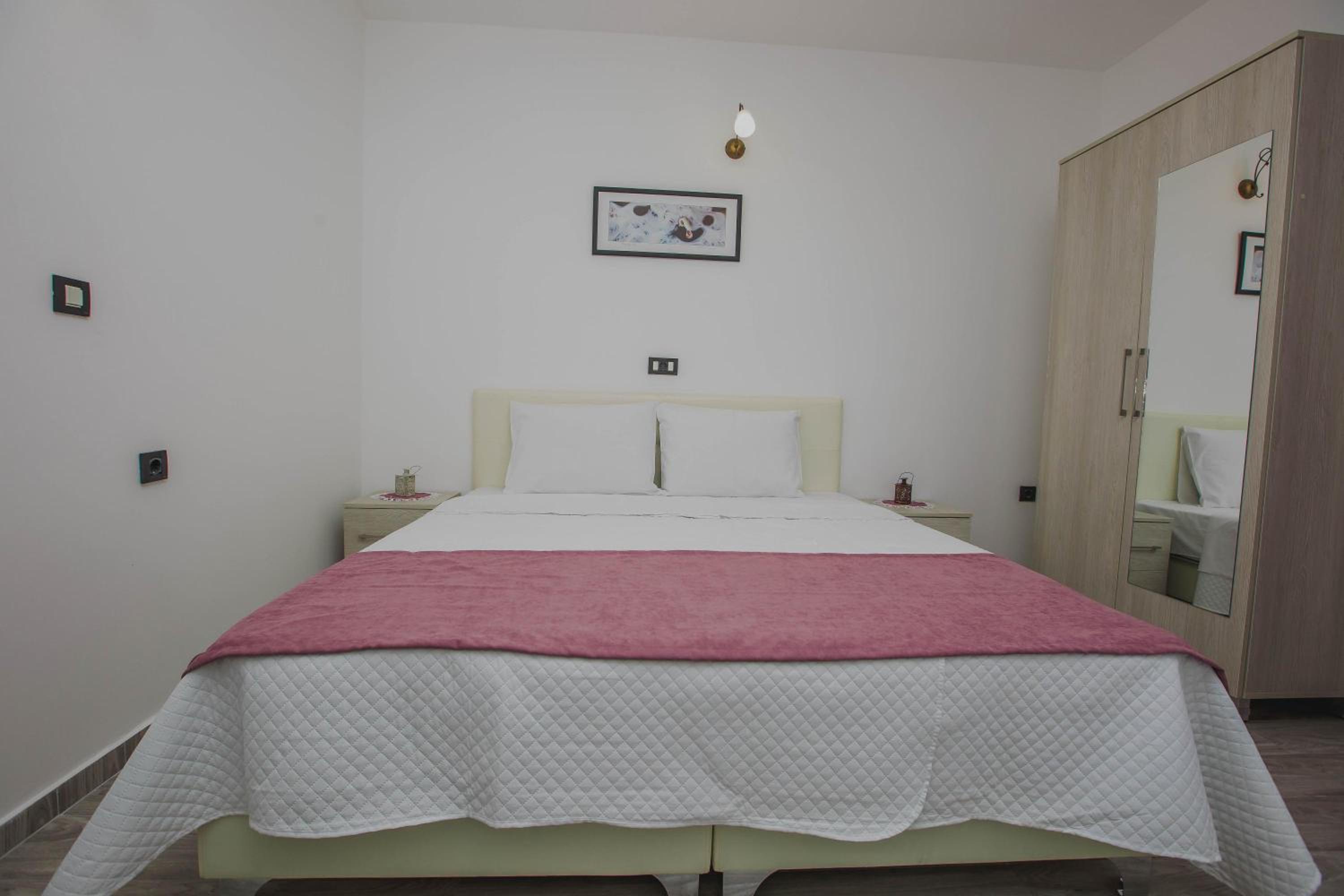 Apartment with Terrace - Photo 10