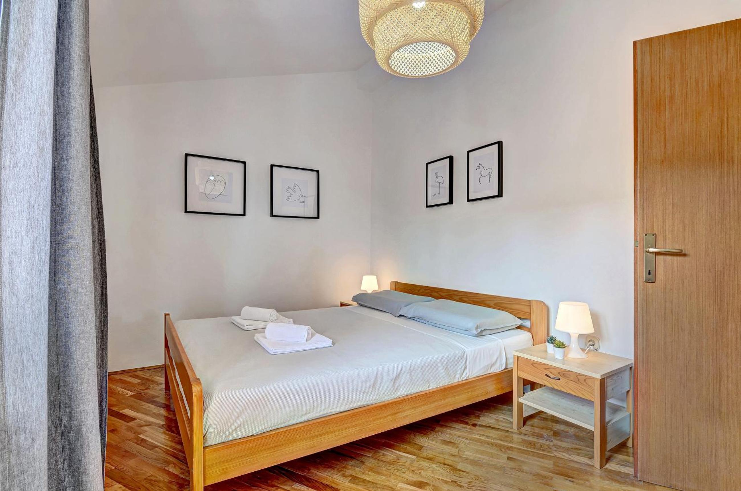 Apartment with Terrace - Photo 10