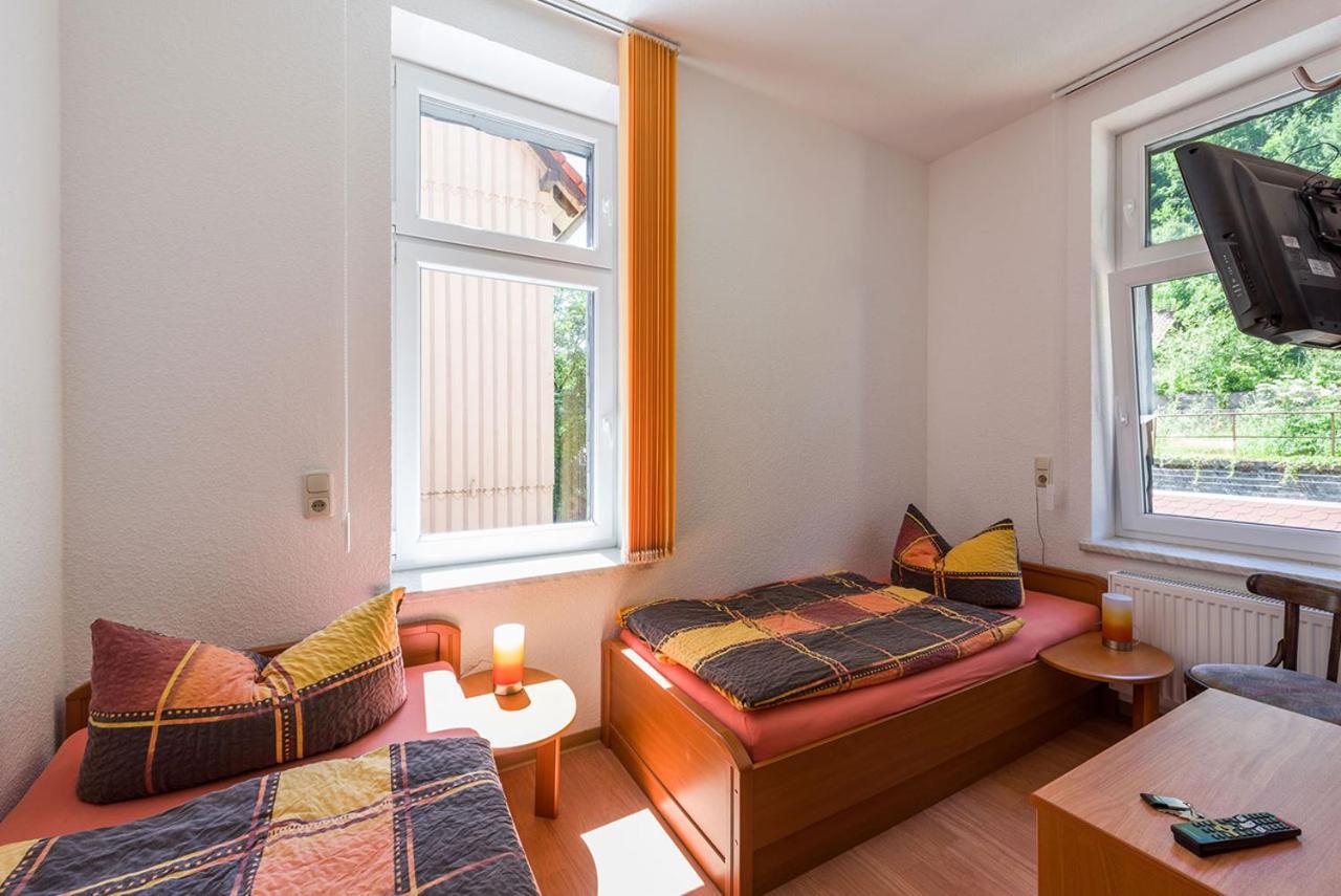 Economy Double Room photo 2