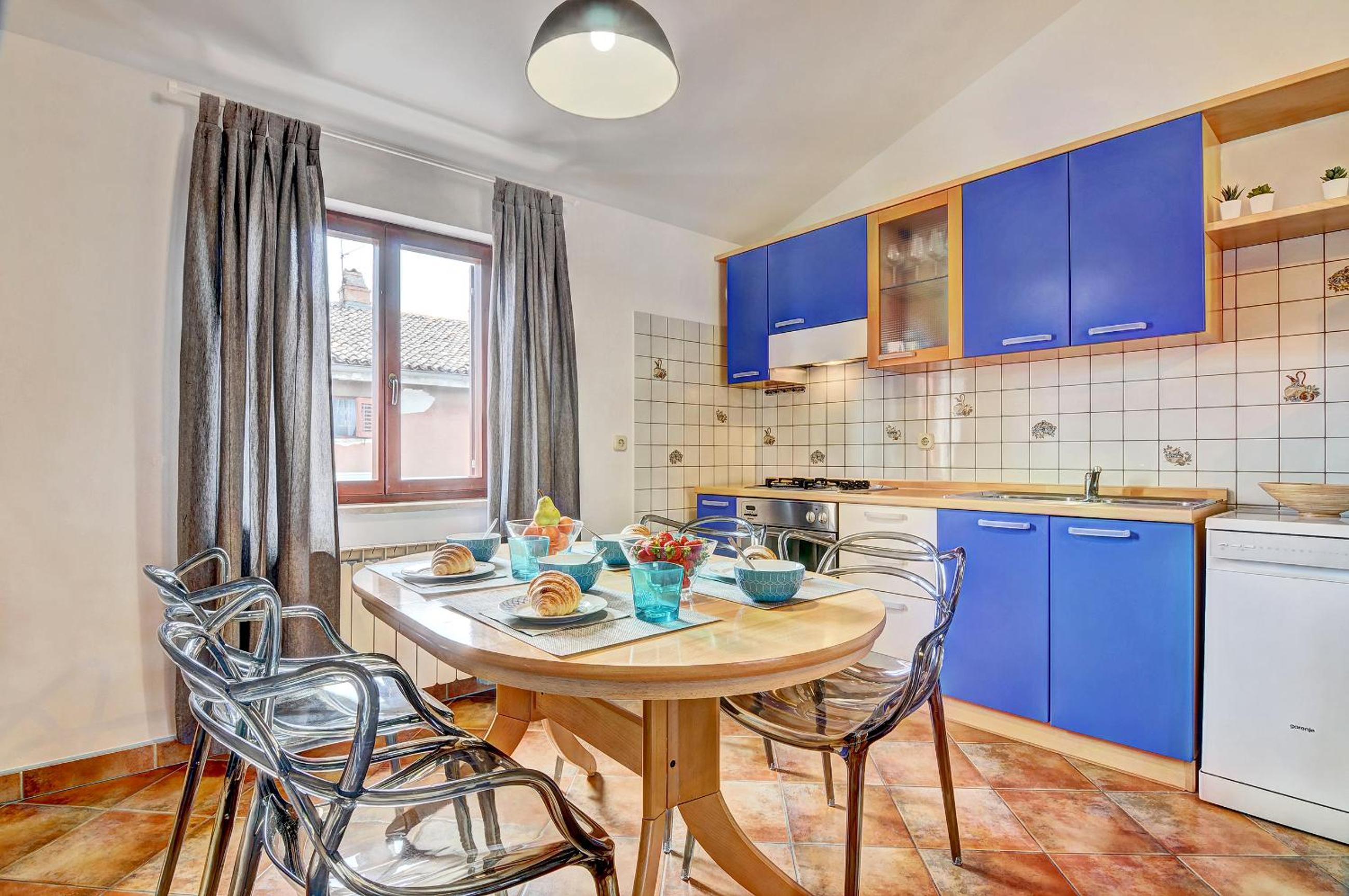 Apartment with Terrace - Photo 12