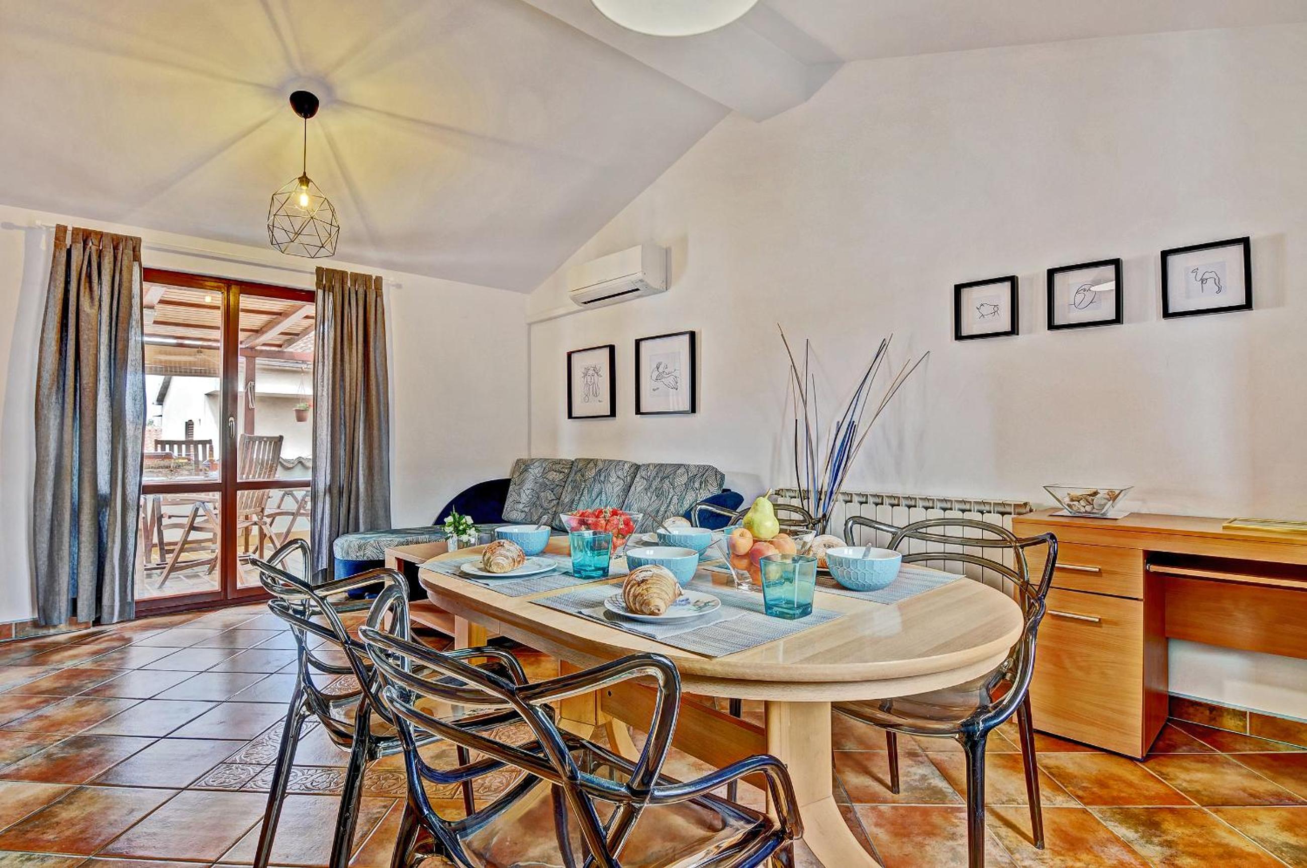 Apartment with Terrace - Photo 14