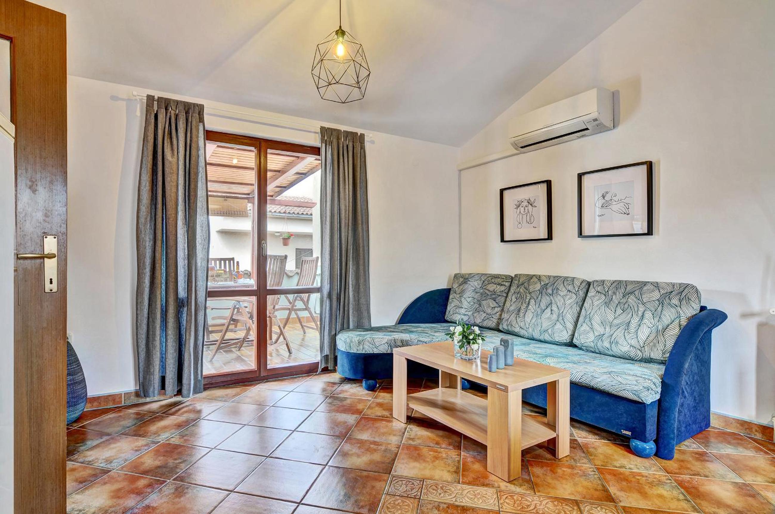 Apartment with Terrace - Photo 16