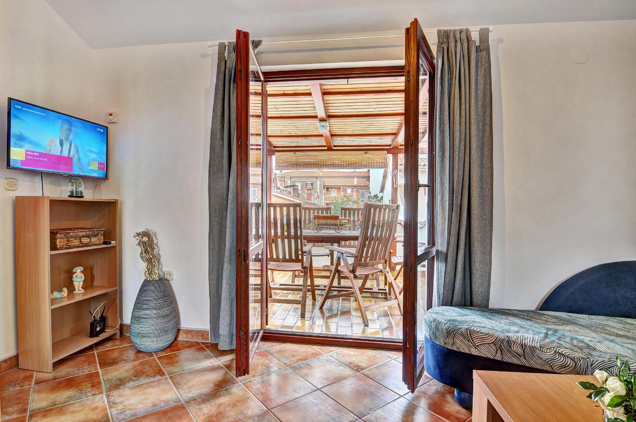 Apartment with Terrace - Photo 22