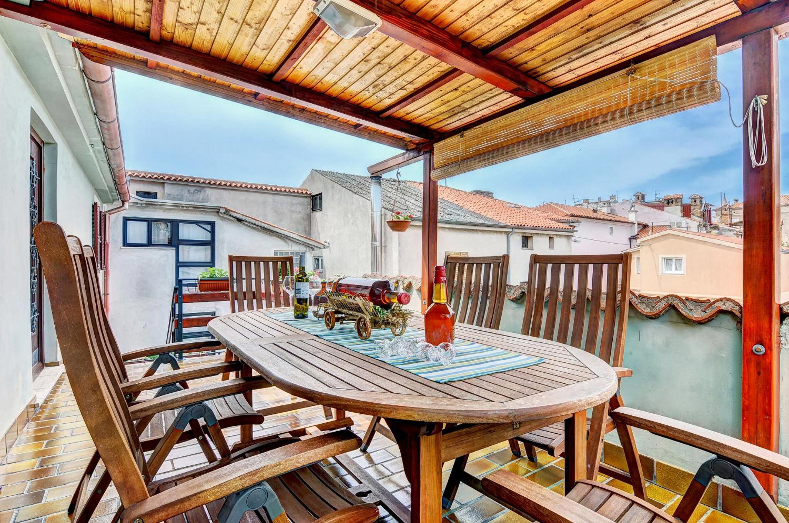 Apartment with Terrace - Photo 6