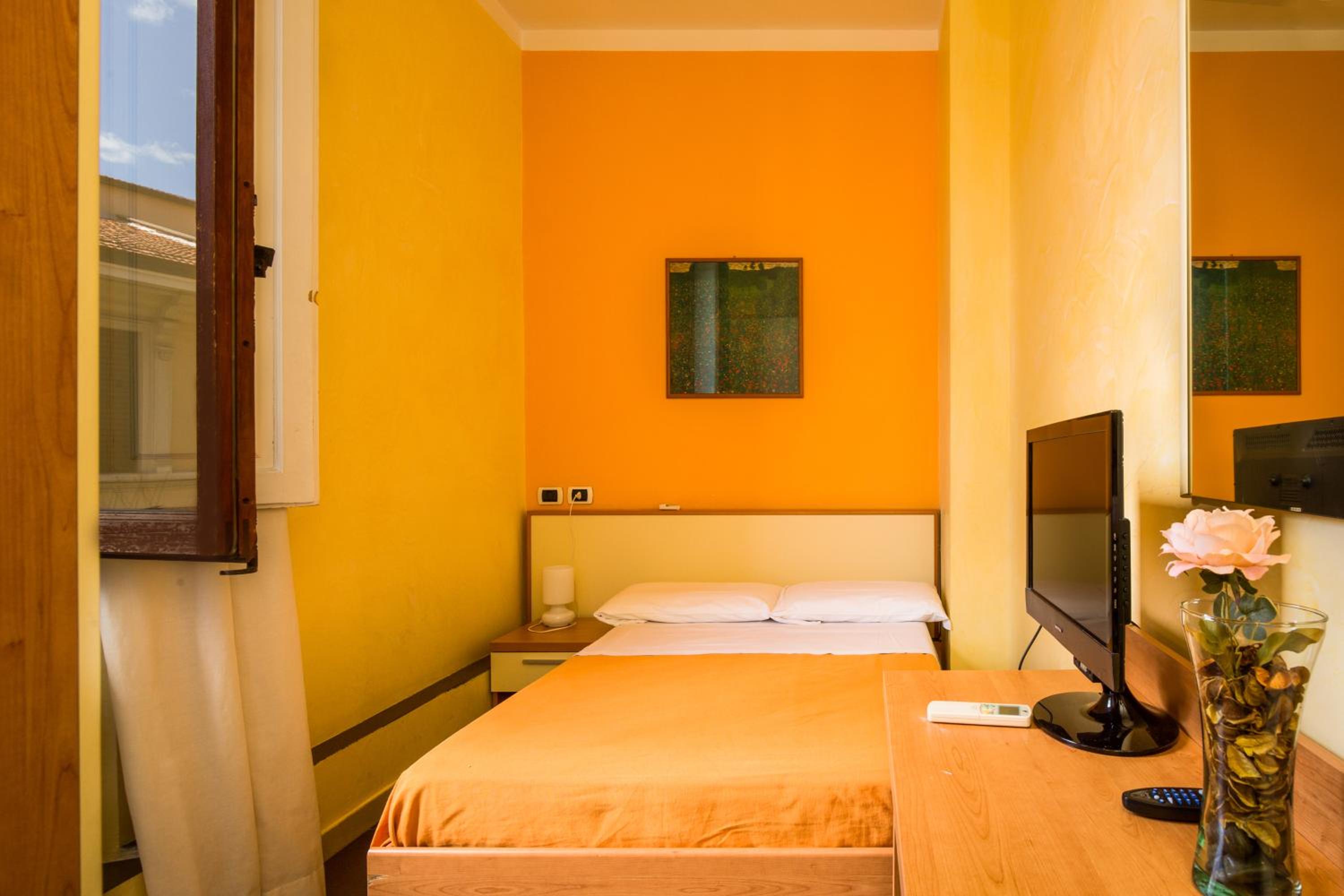 Single Room photo 2