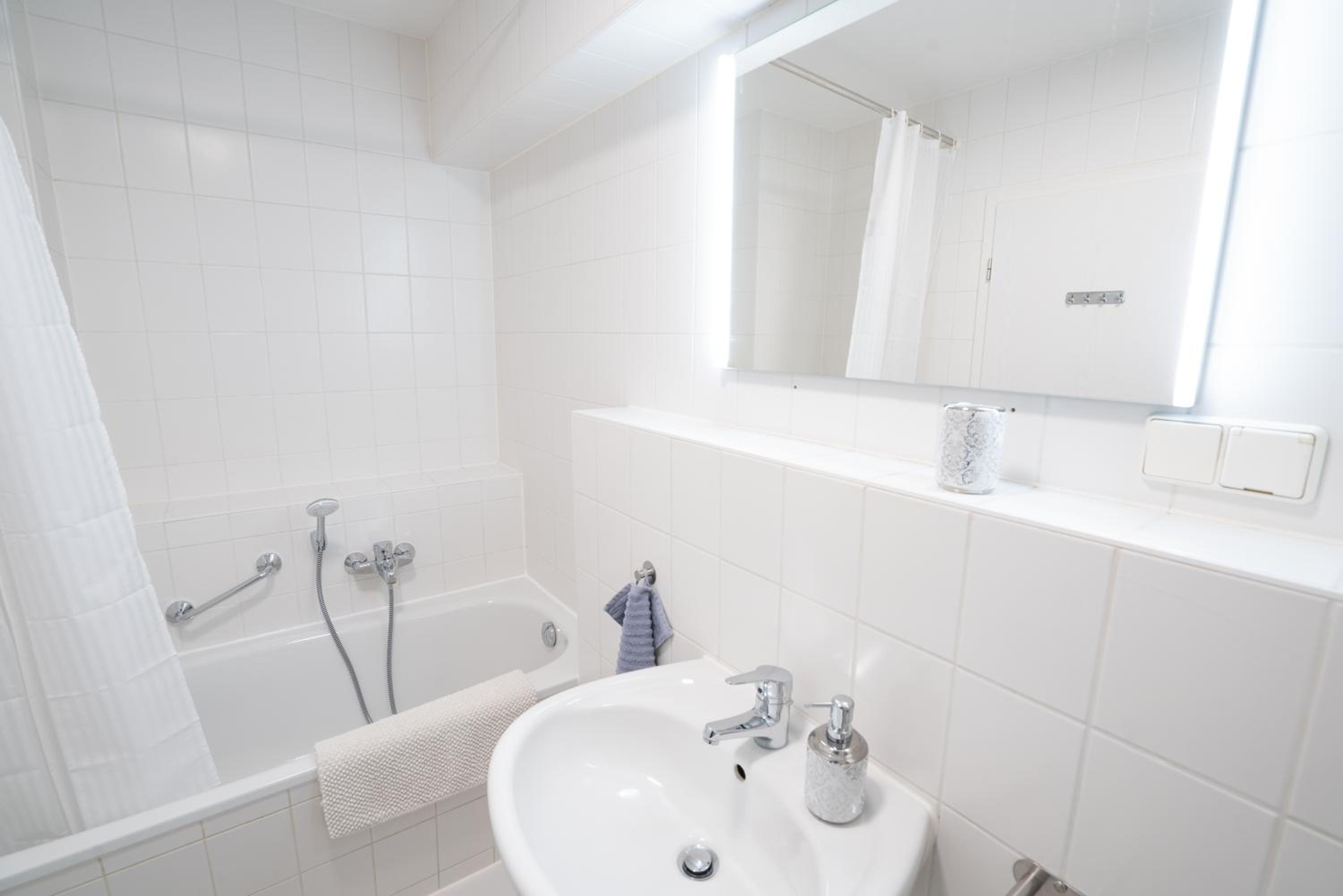 One-Bedroom Apartment - Photo 13