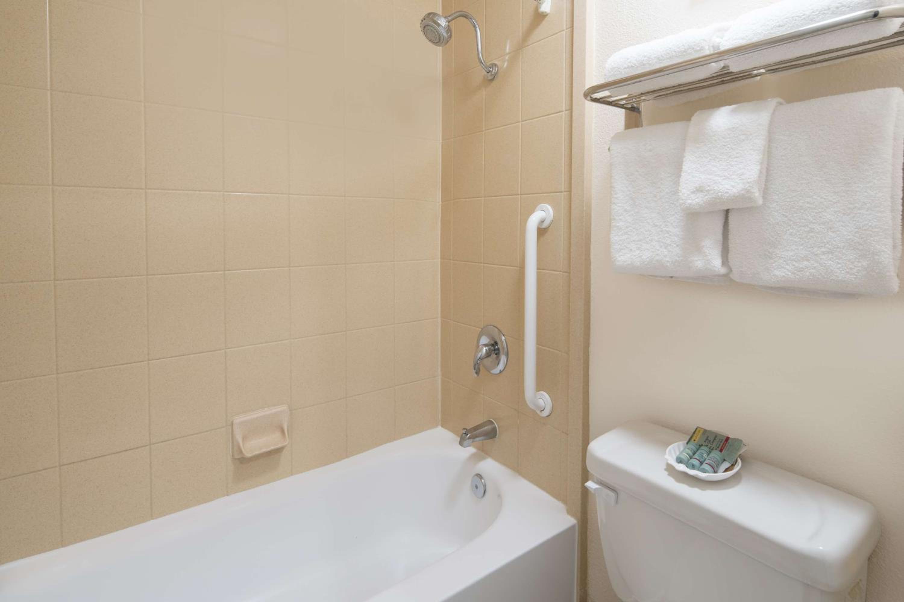 Executive King Room - Non-Smoking - Photo 3