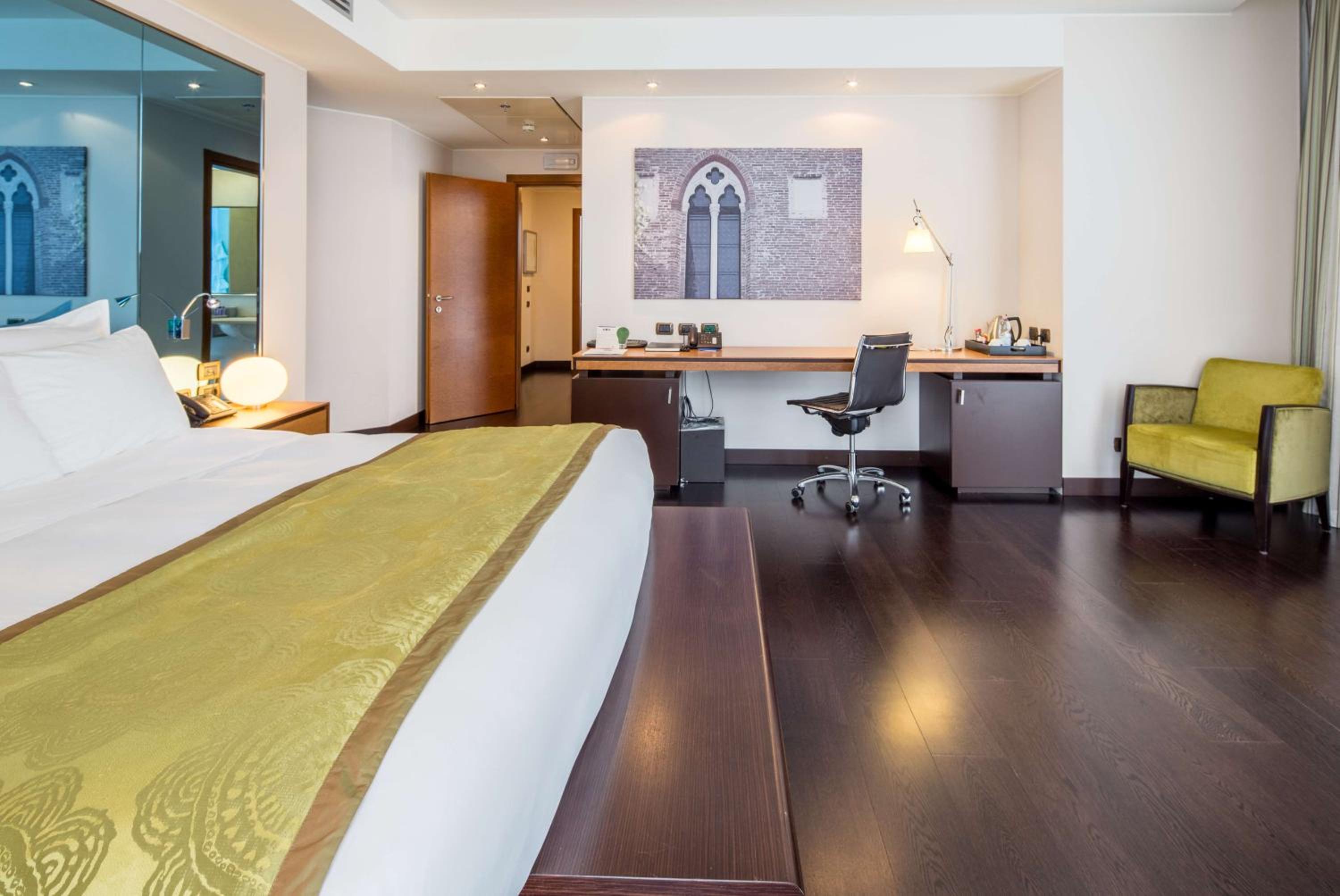 Two-Bedroom Suite - Photo 4