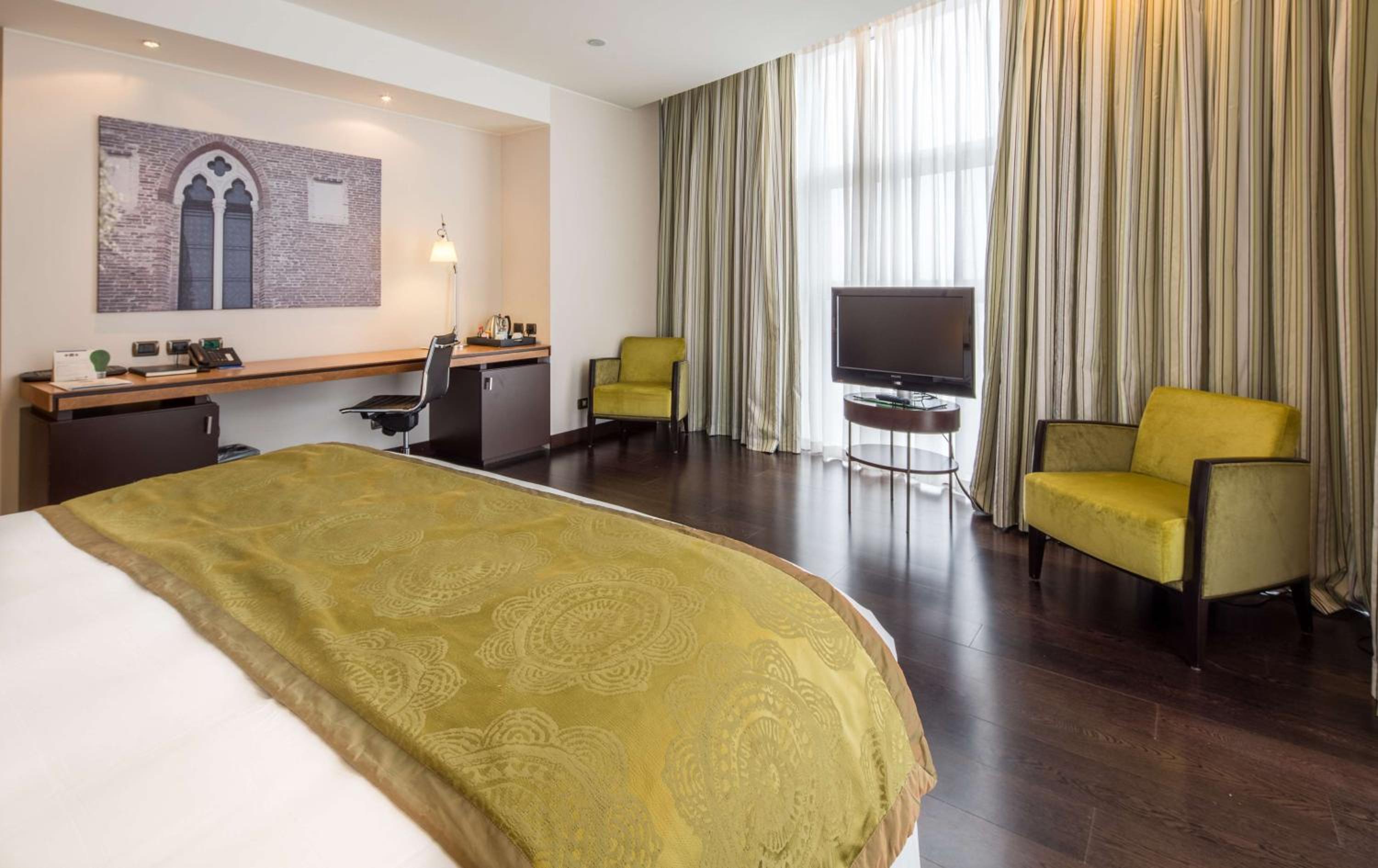 Two-Bedroom Suite - Photo 3