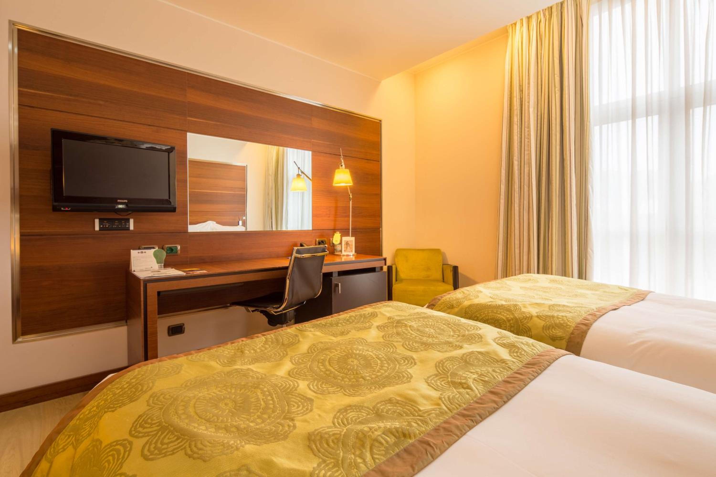 Classic Twin Room - Photo 2