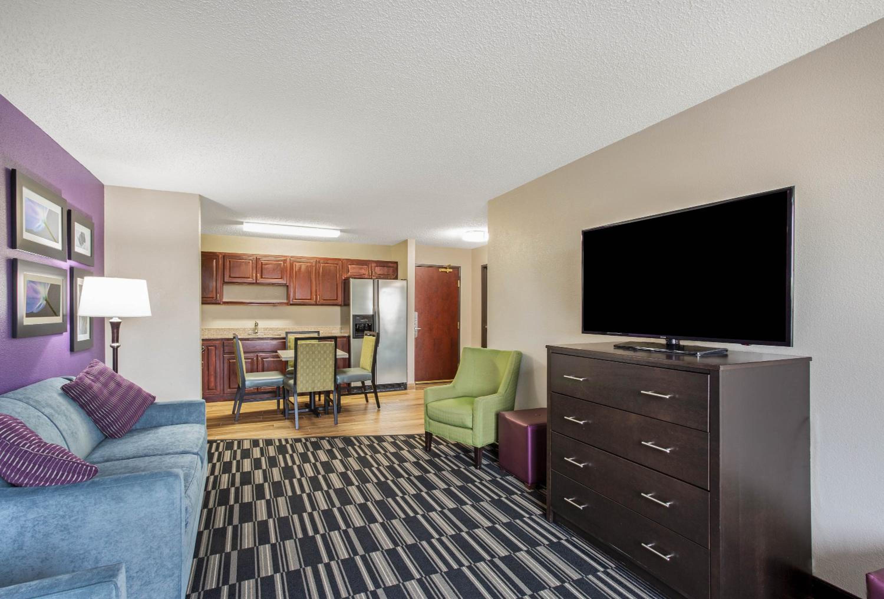 One-Bedroom King Suite - Non-Smoking