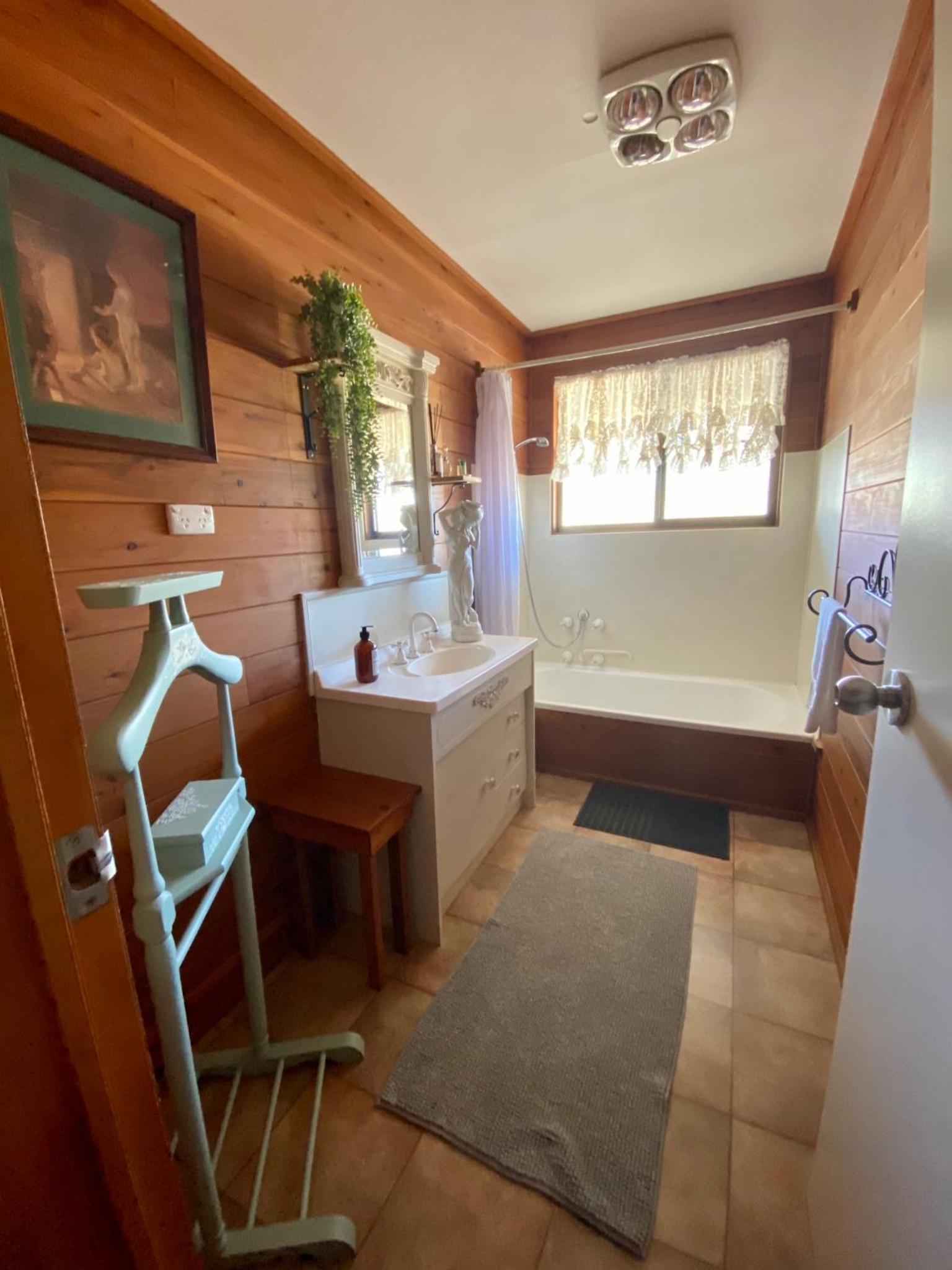 Deluxe Double Room (2 Adults + 1 Child) photo 2