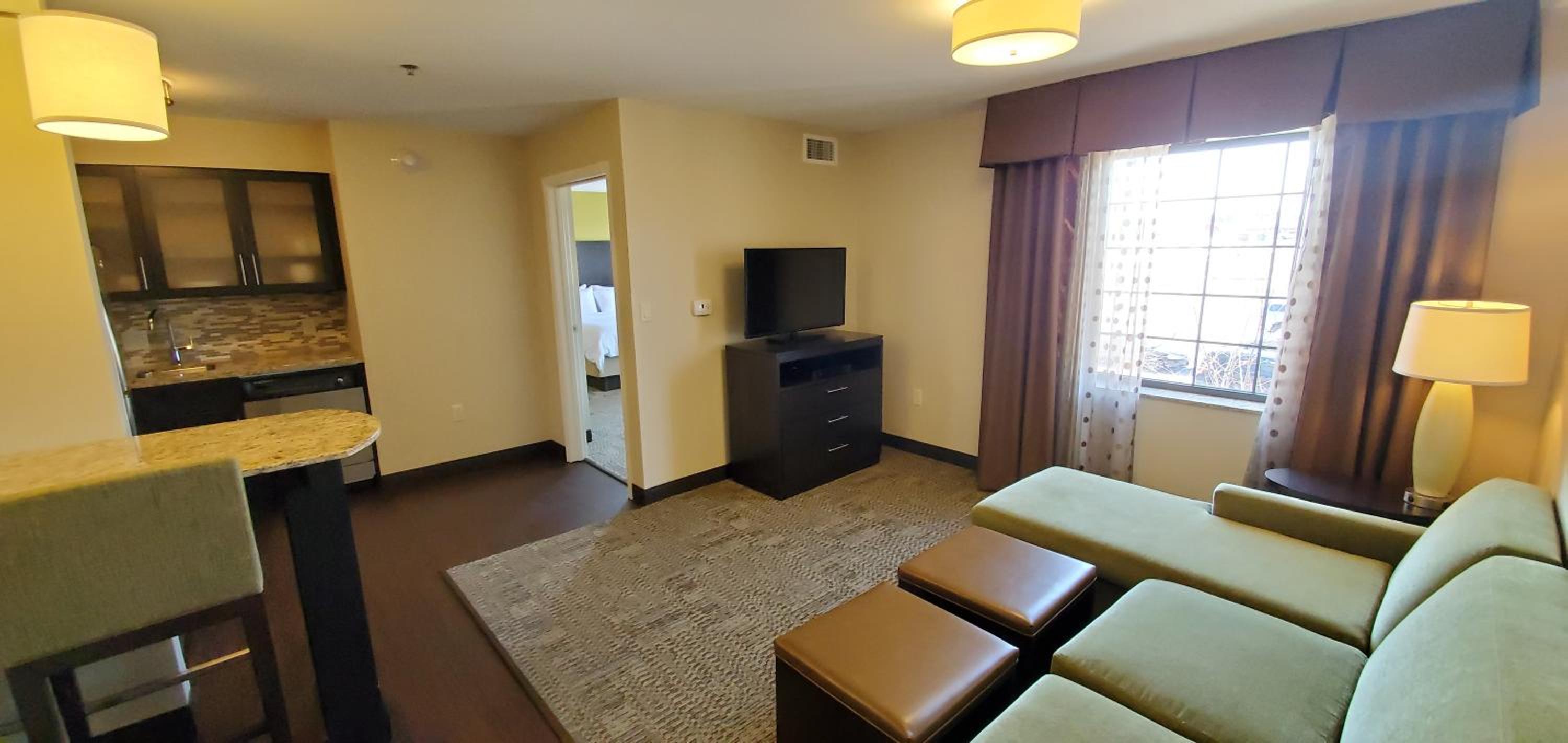 One-Bedroom Queen Suite -Non-Smoking
