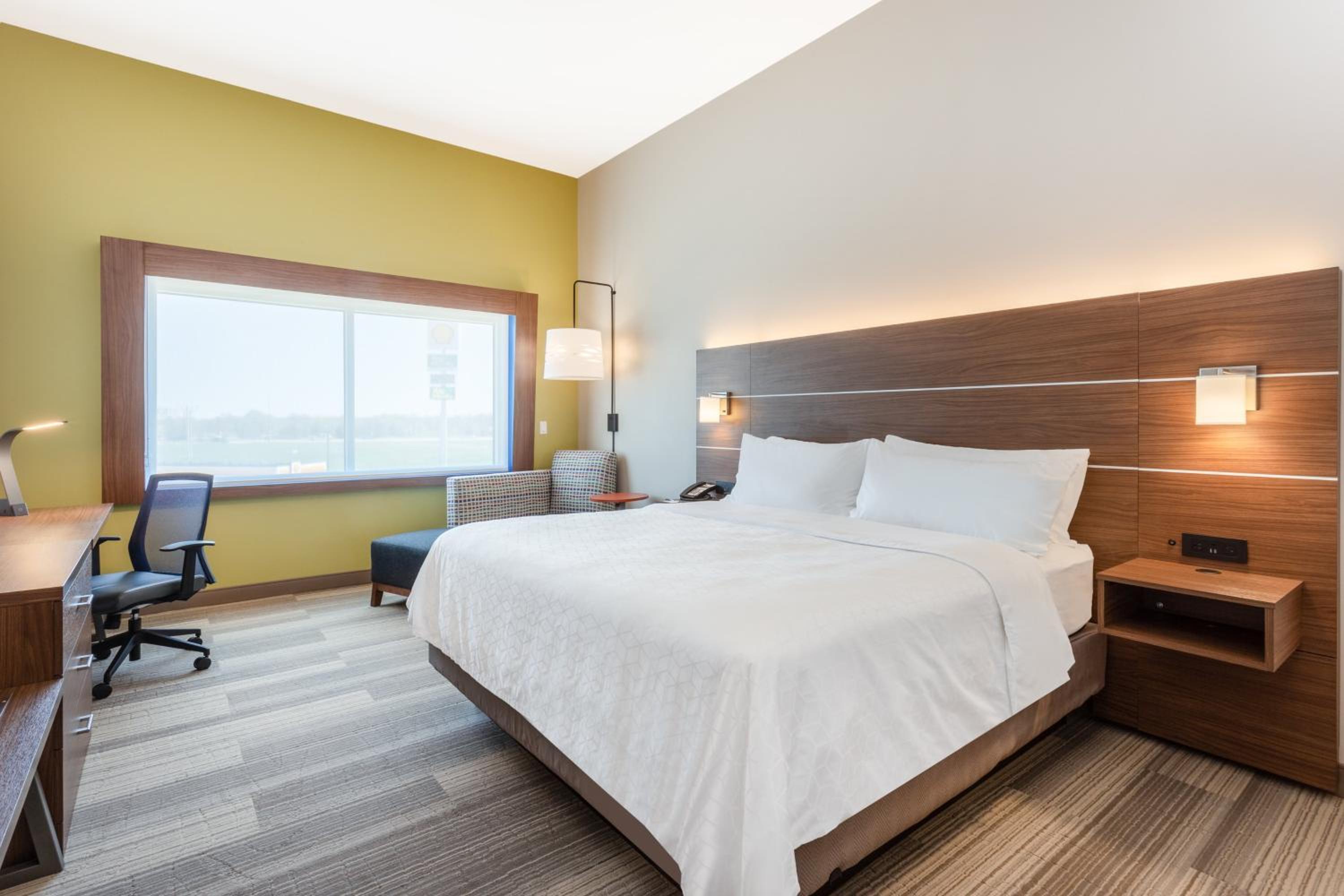 Standard King Room - Photo 3