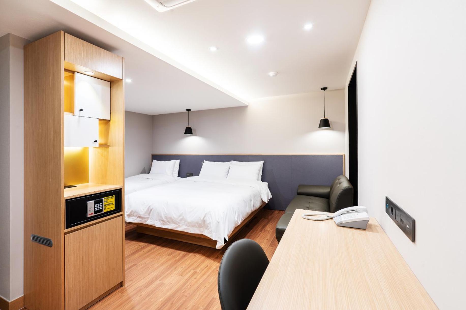 Family Suite - Photo 11