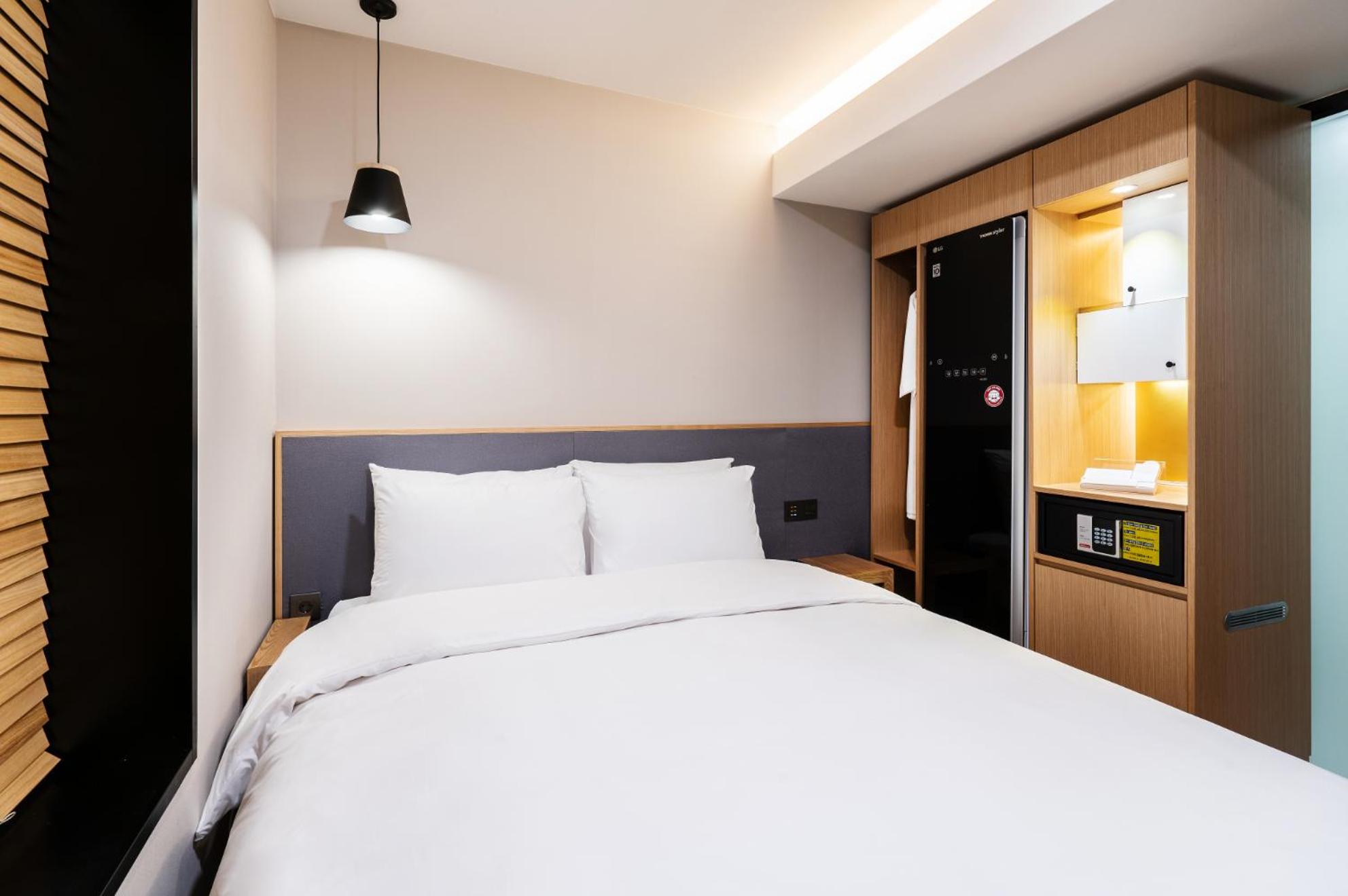 Deluxe Double Room - Photo 12