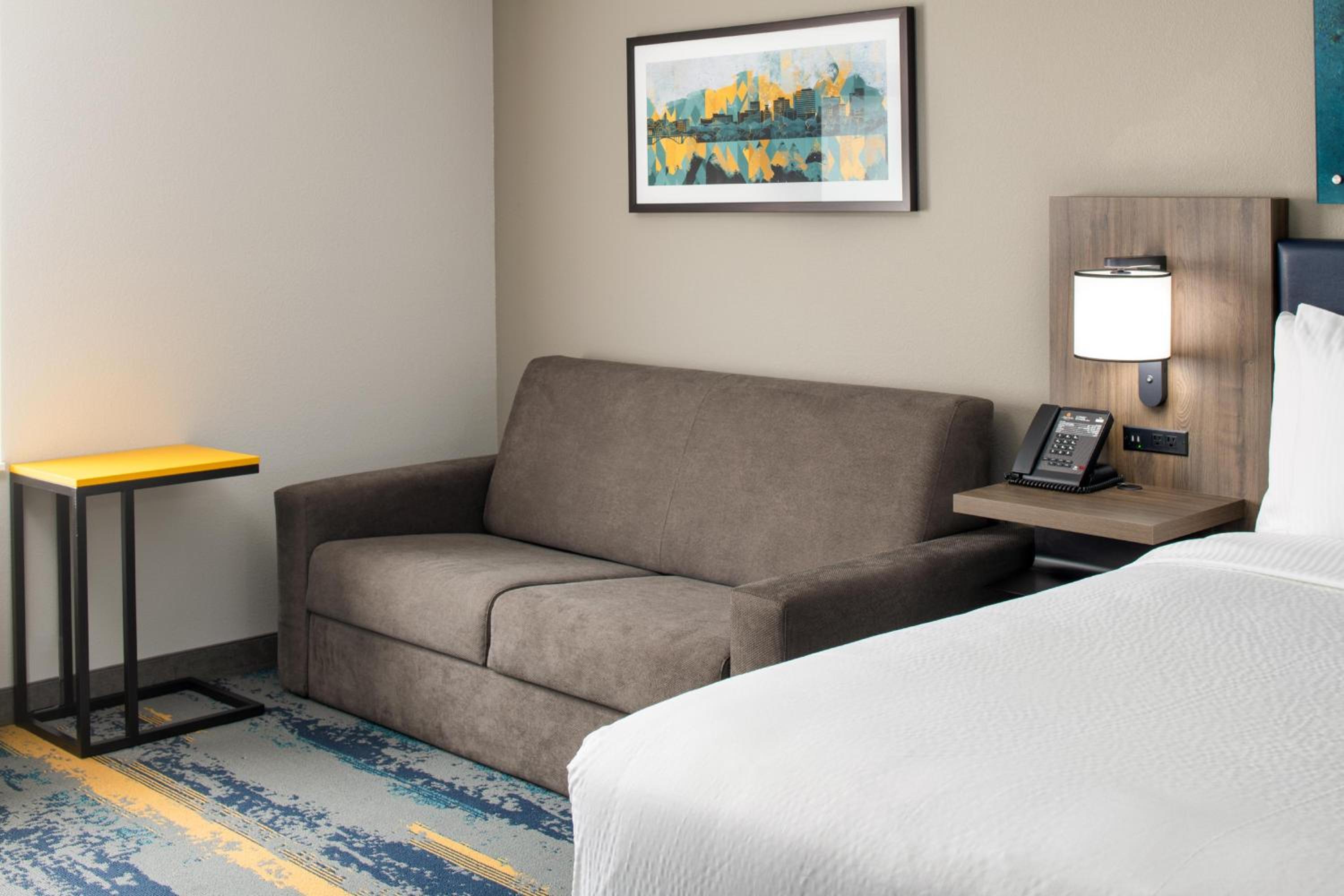Junior King Suite - Non-Smoking - Photo 6