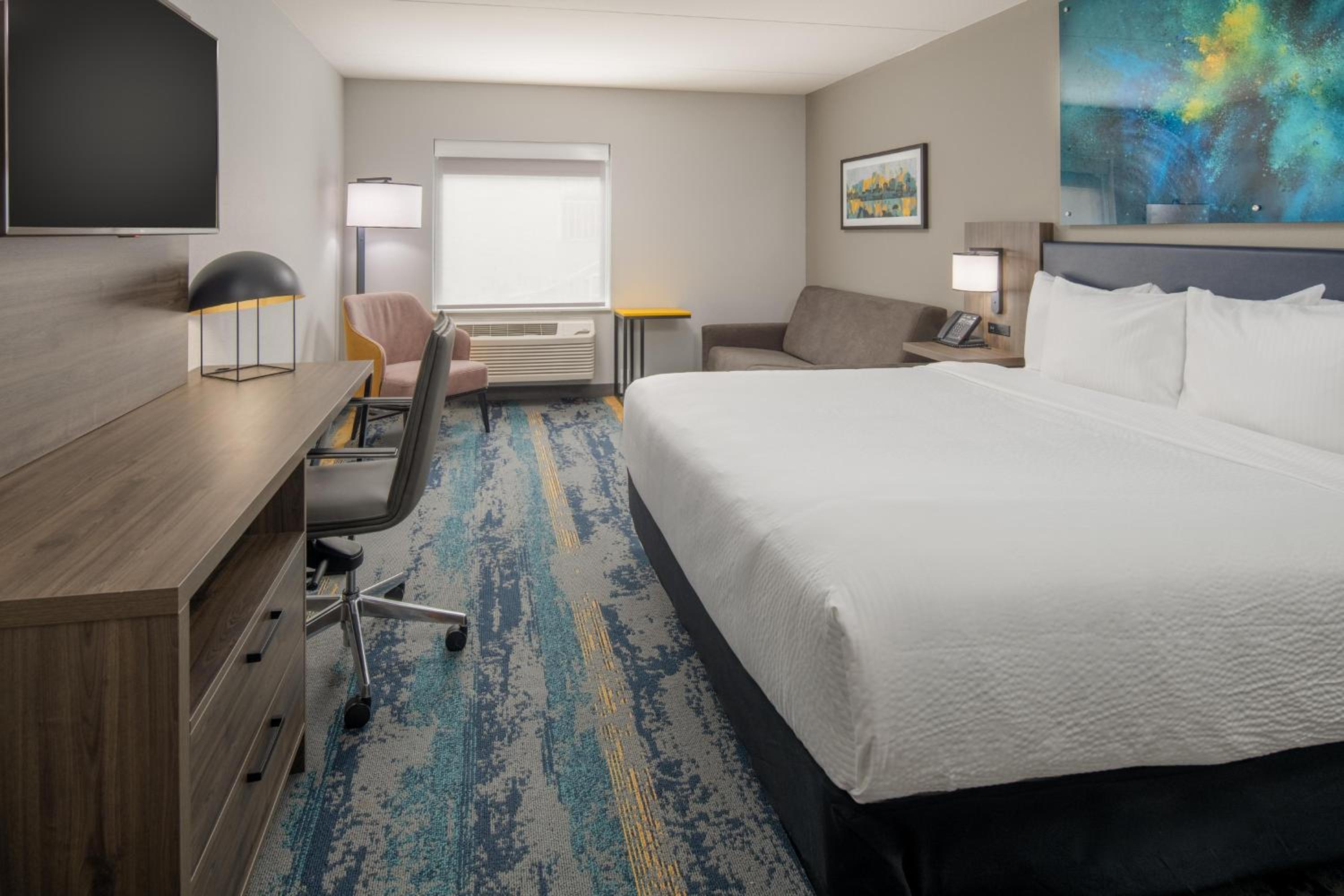 Junior King Suite - Non-Smoking - Photo 2