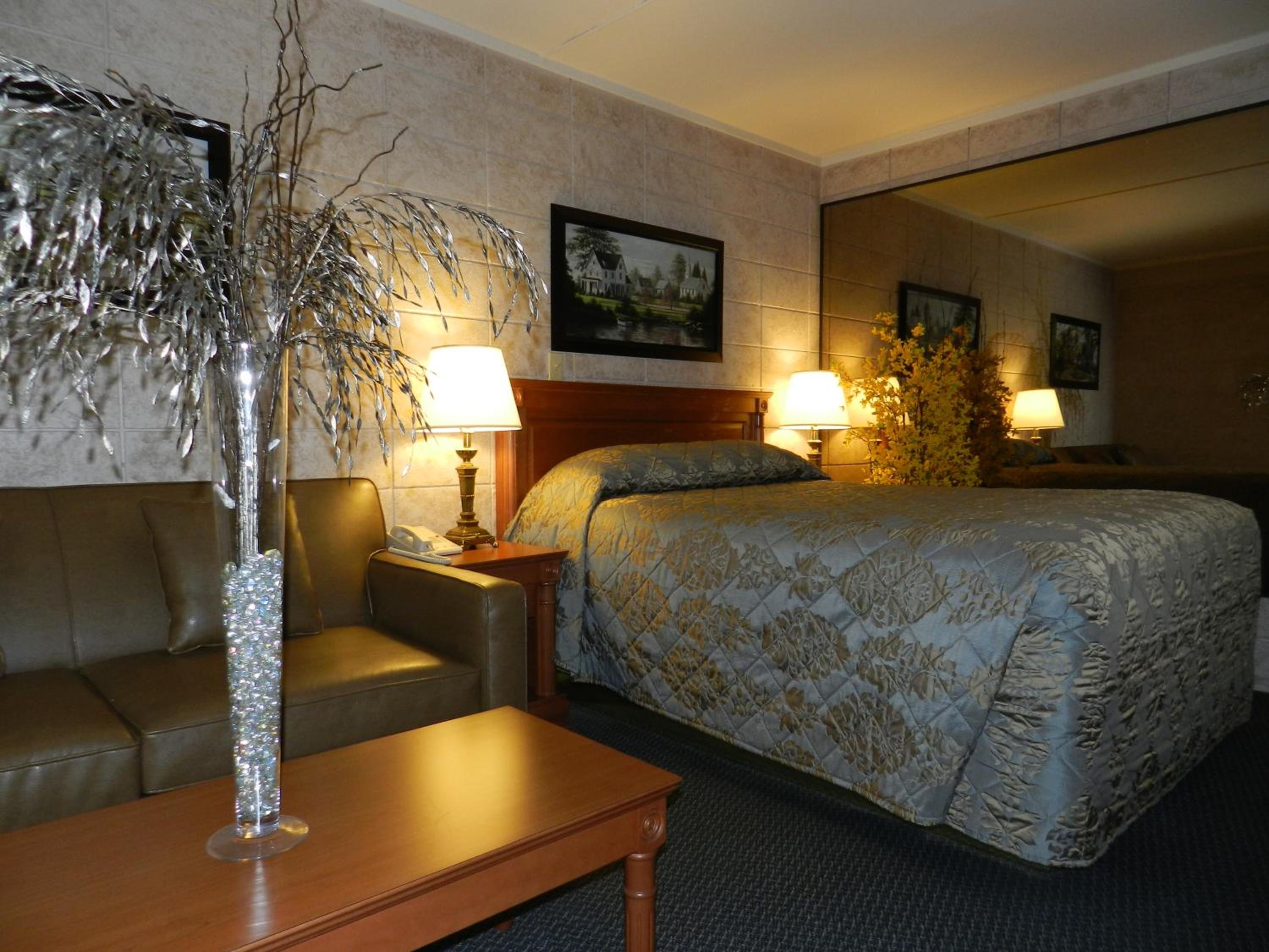 Queen Room - Non-Smoking - Photo 2