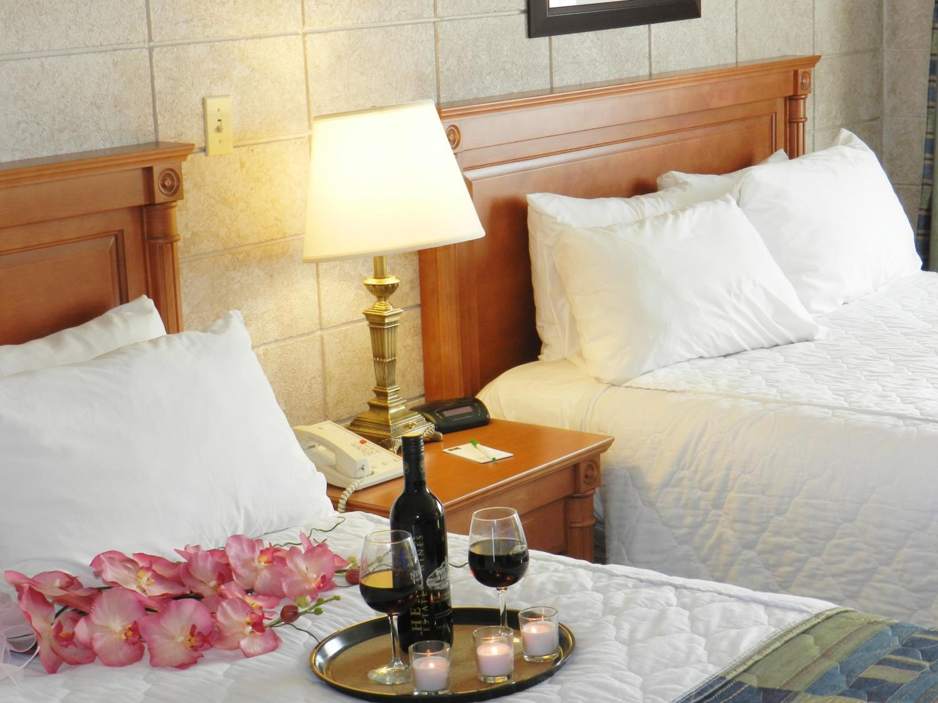 Queen Room with Two Queen Beds - Non-Smoking - Photo 4