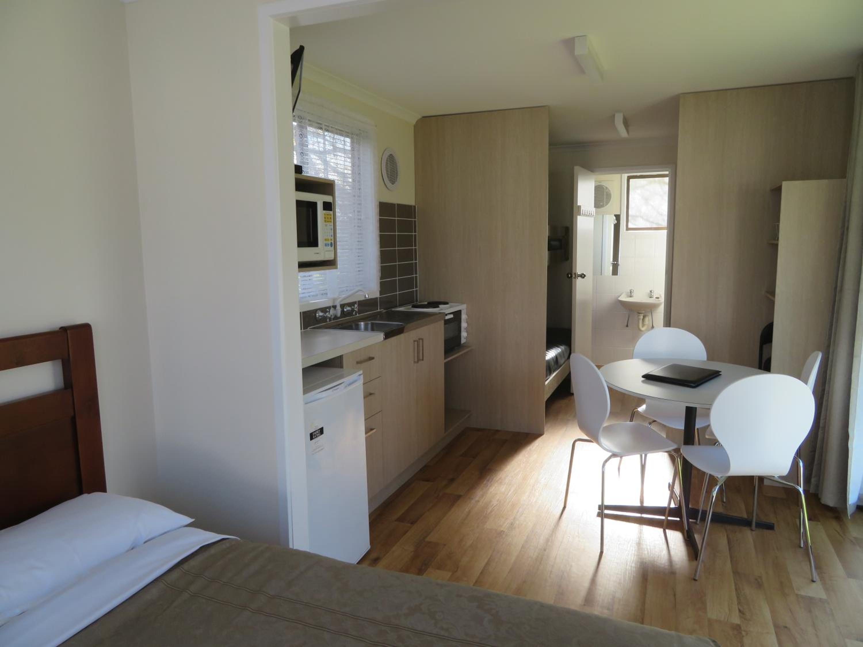 Standard Villa – Open Plan Sleeps 6 photo 1