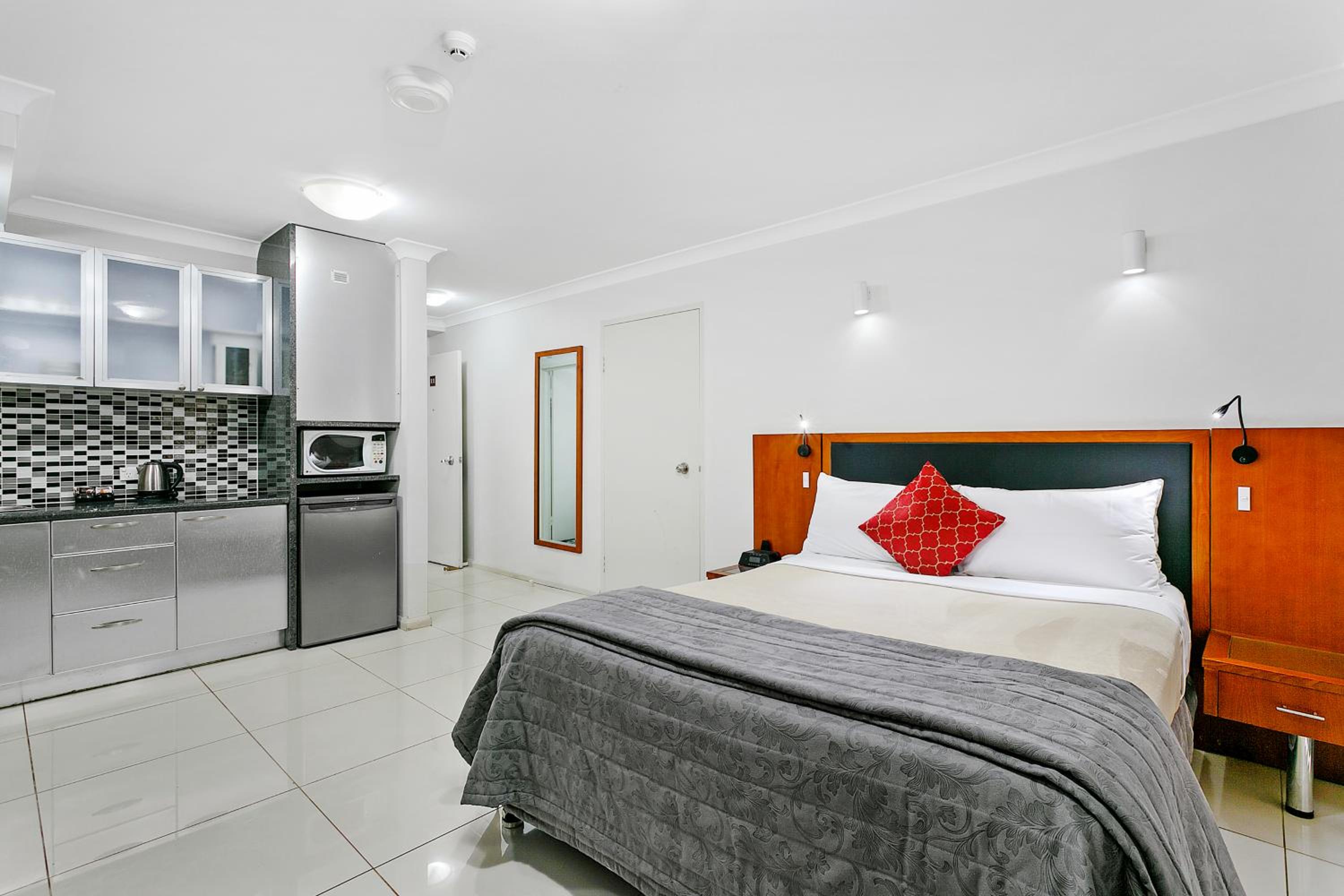 Studio Apartment photo 2