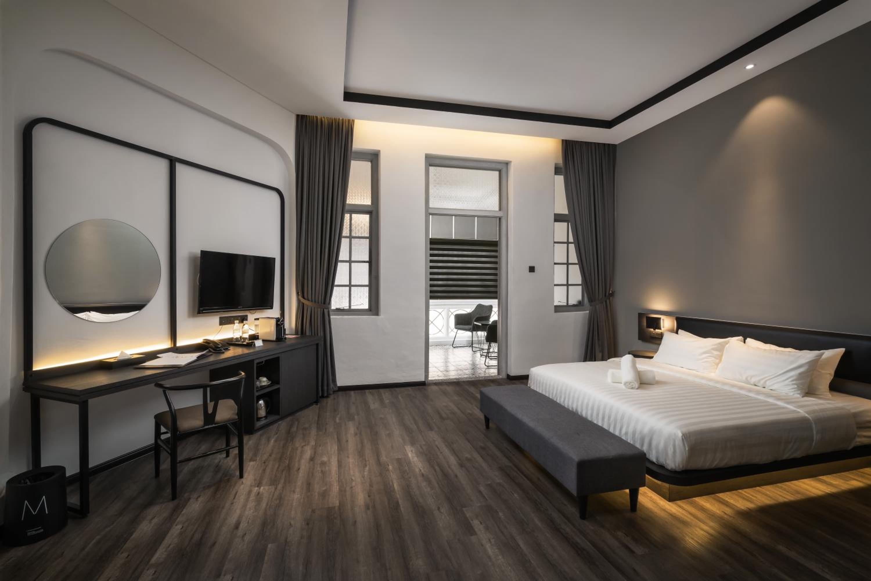 Premium Suite With Bathtub - Photo 2