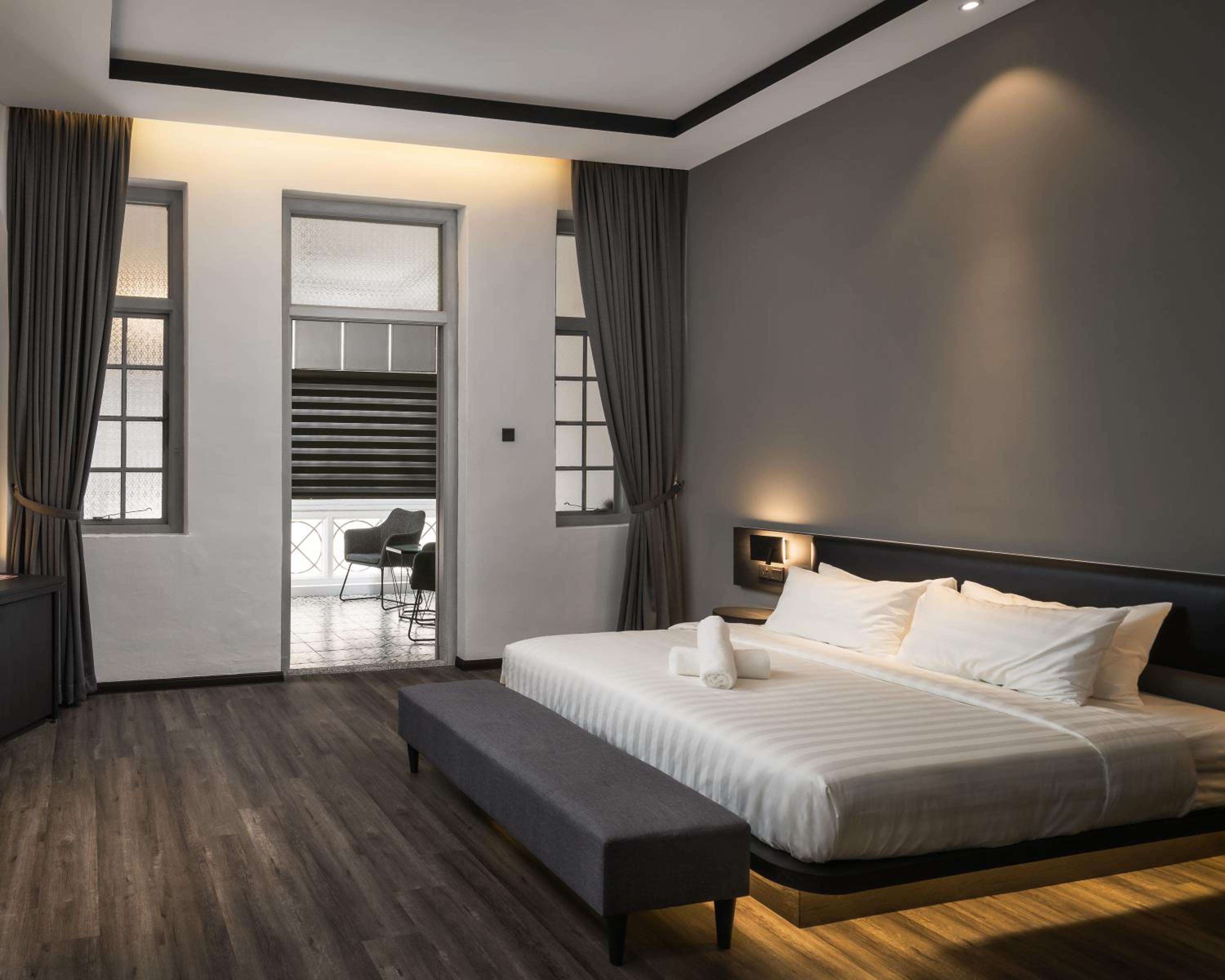 Premium Suite With Bathtub - Photo 4