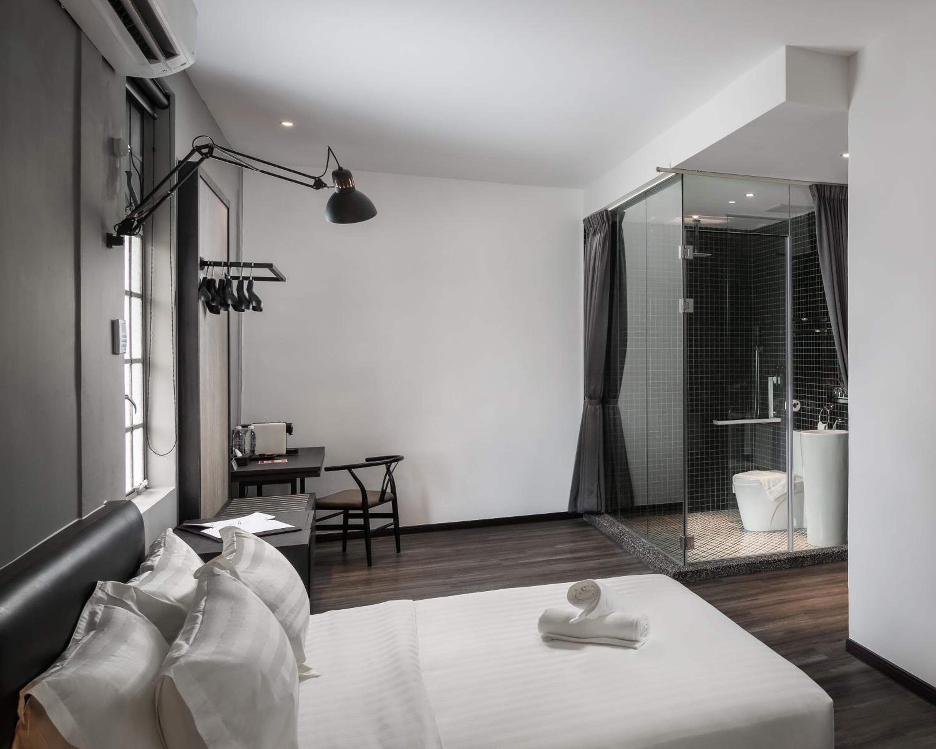 Deluxe Family Room - Photo 2
