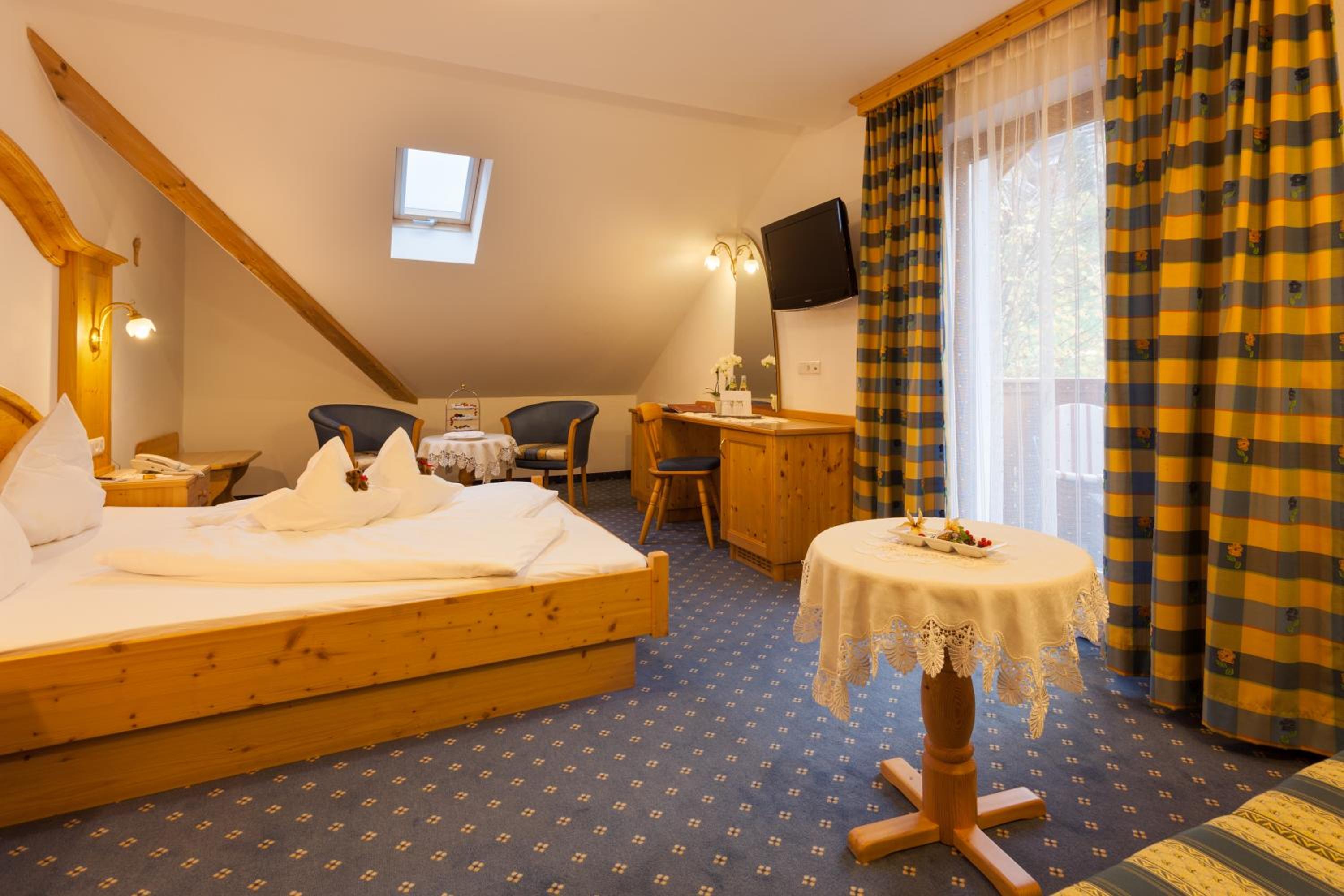 Double Room with Balcony - Photo 4