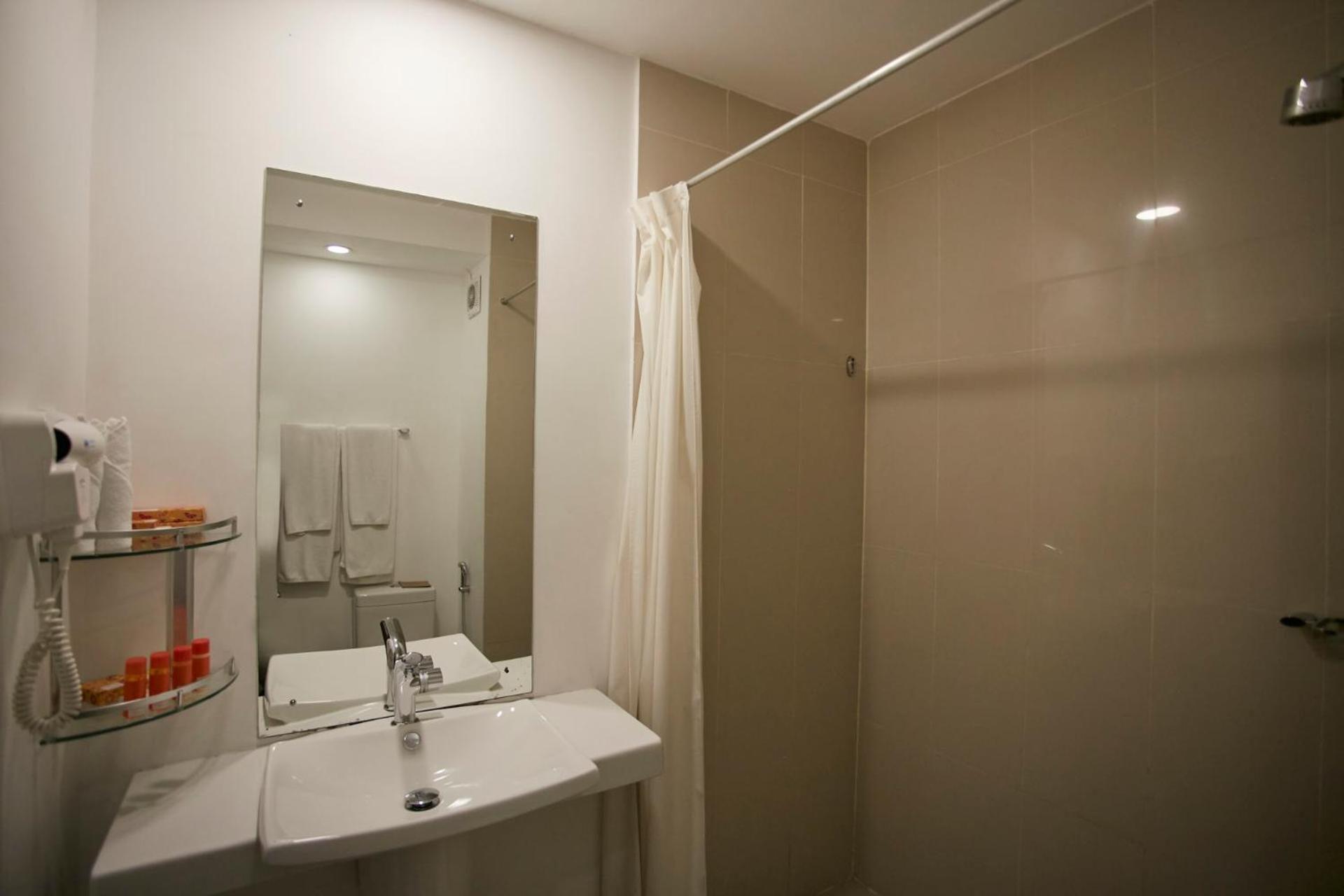 Deluxe Room with 15% F&B | Early check-in & Late check-out (upon availability) - Photo 7