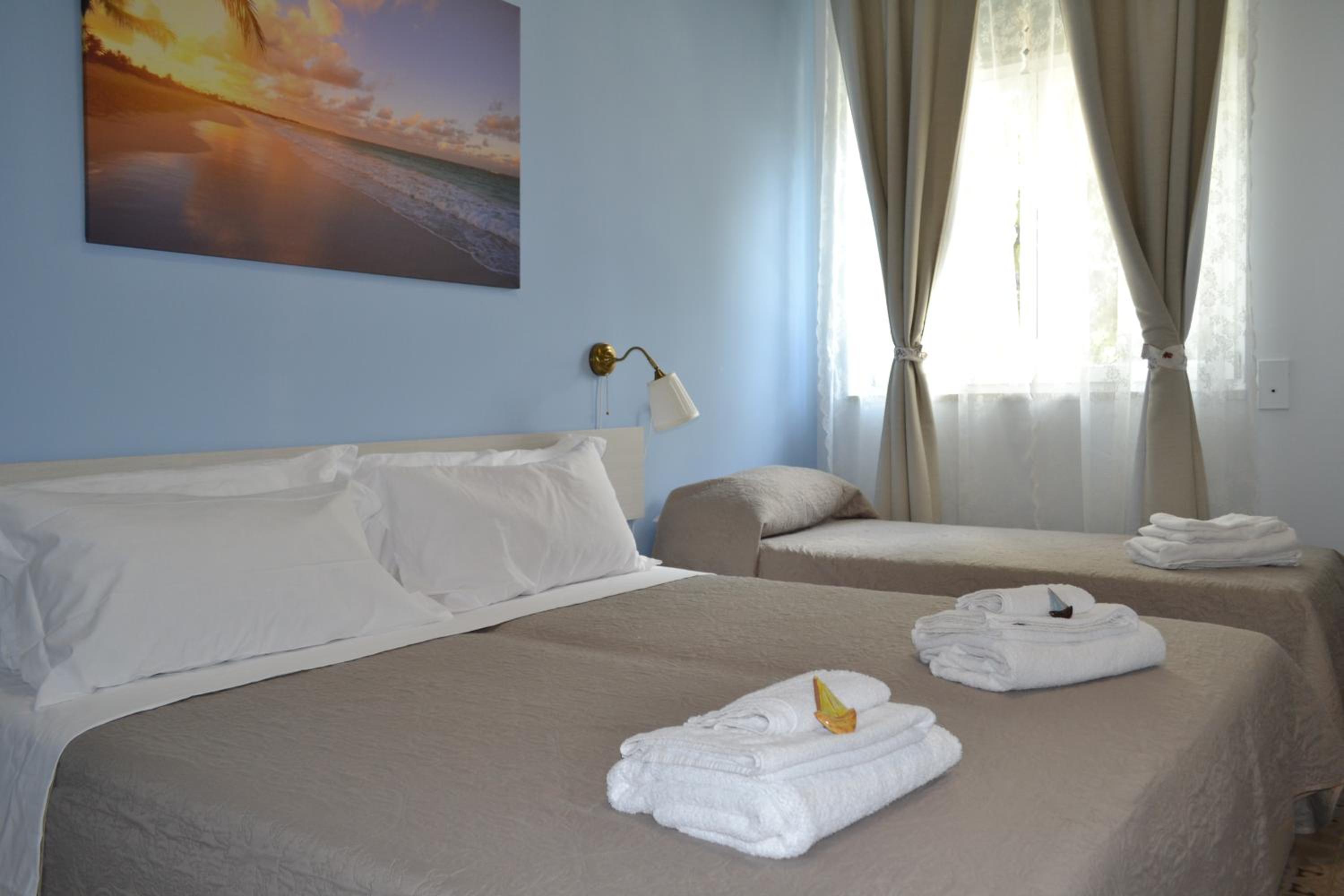 Standard Triple Room photo 2