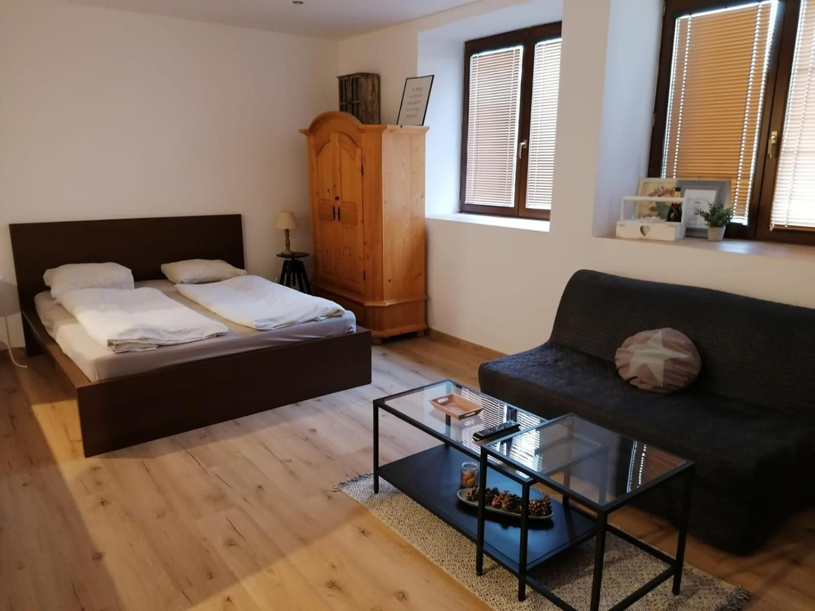 One-Bedroom Apartment photo 1