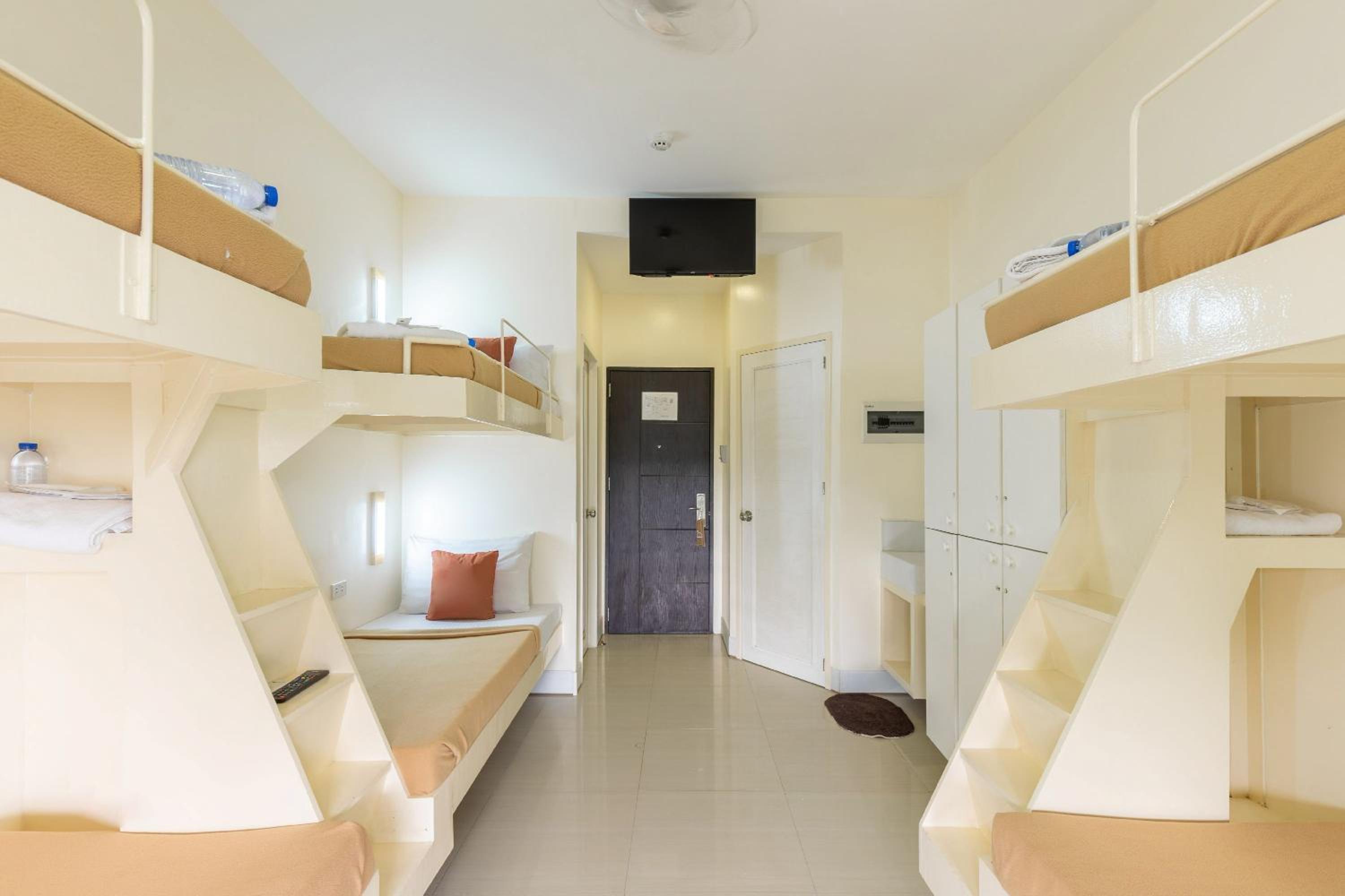 Friendship Room for 6