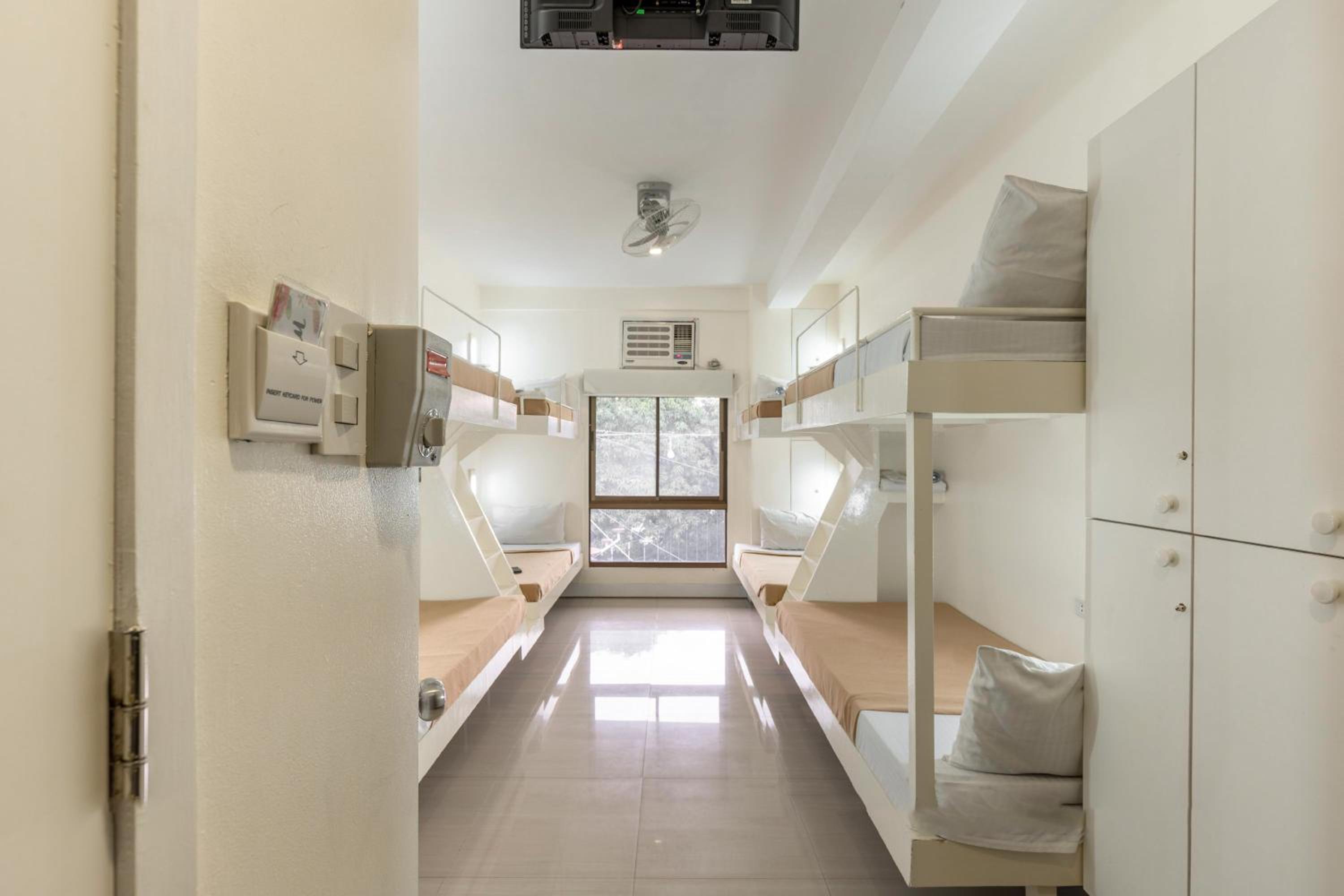 Friendship Room for 8