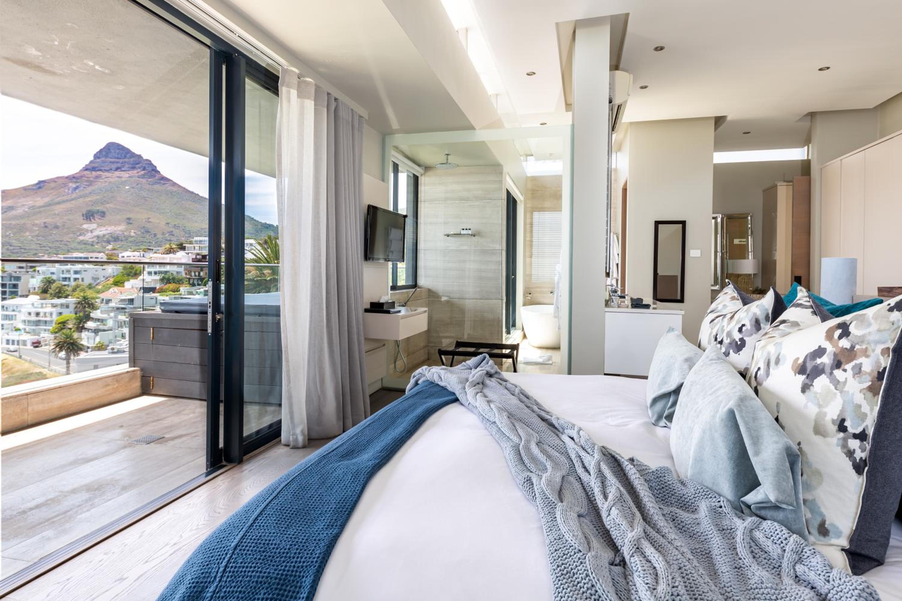 Executive Suite with Sea View - Photo 21